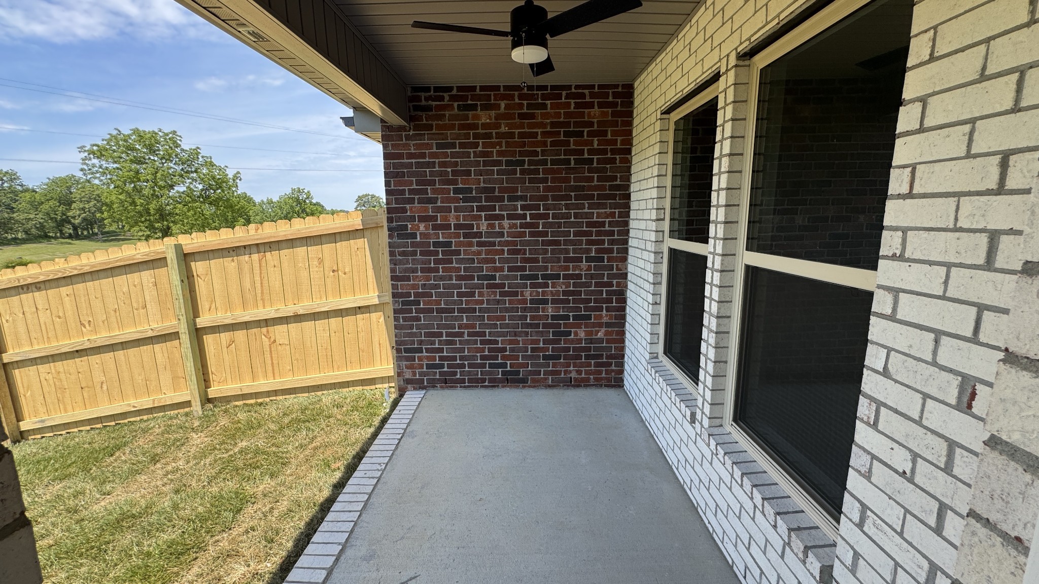 504 W Foxrun Property Photo 11