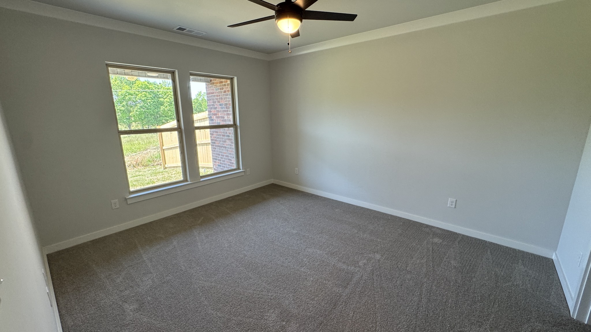 504 W Foxrun Property Photo 13
