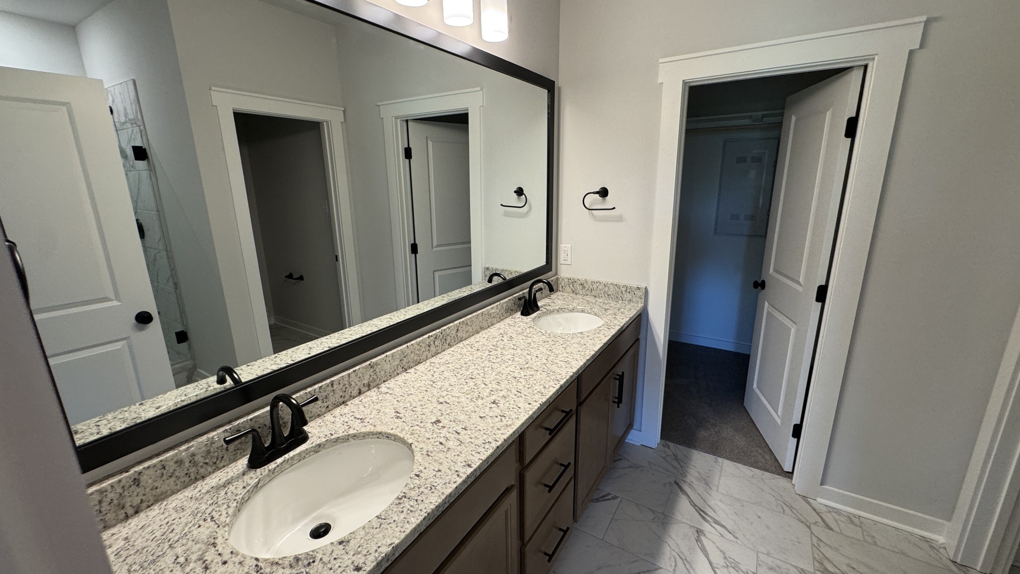504 W Foxrun Property Photo 14