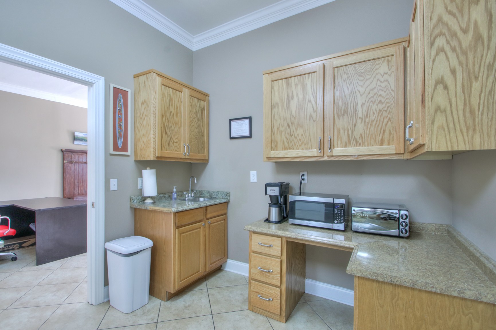 2725 Fairview Blvd Property Photo 5