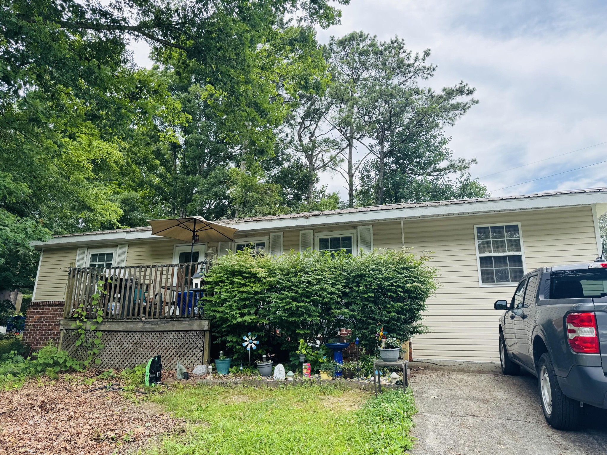 825 Minnis Road, Ne Property Photo 1