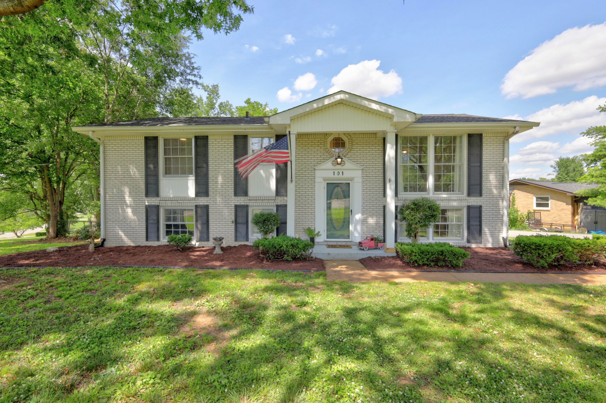 101 Hillside Dr