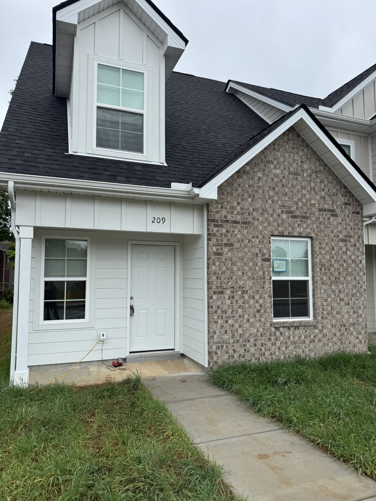 209 Mountaindale Dr Property Photo 1