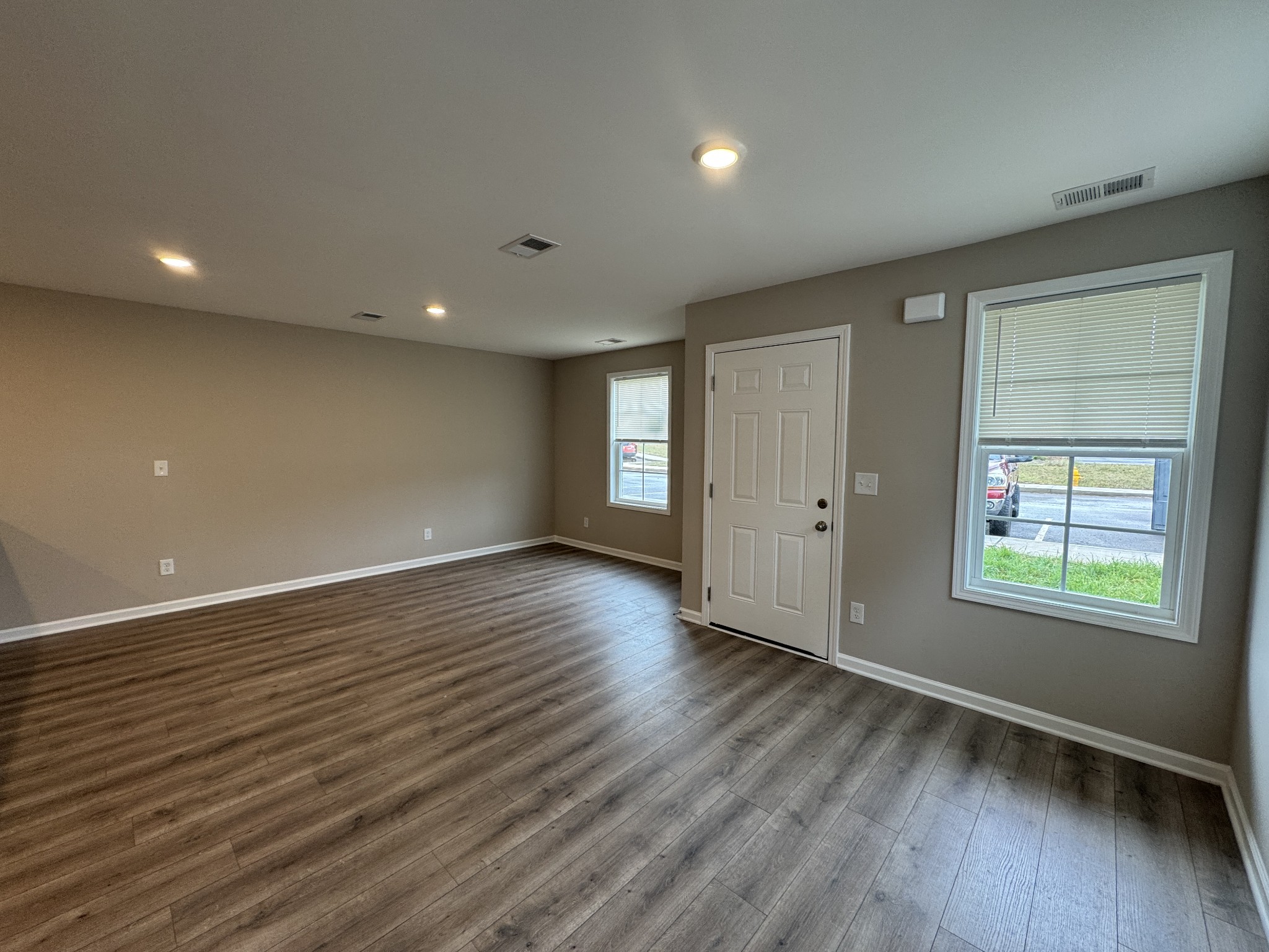 209 Mountaindale Dr Property Photo 3