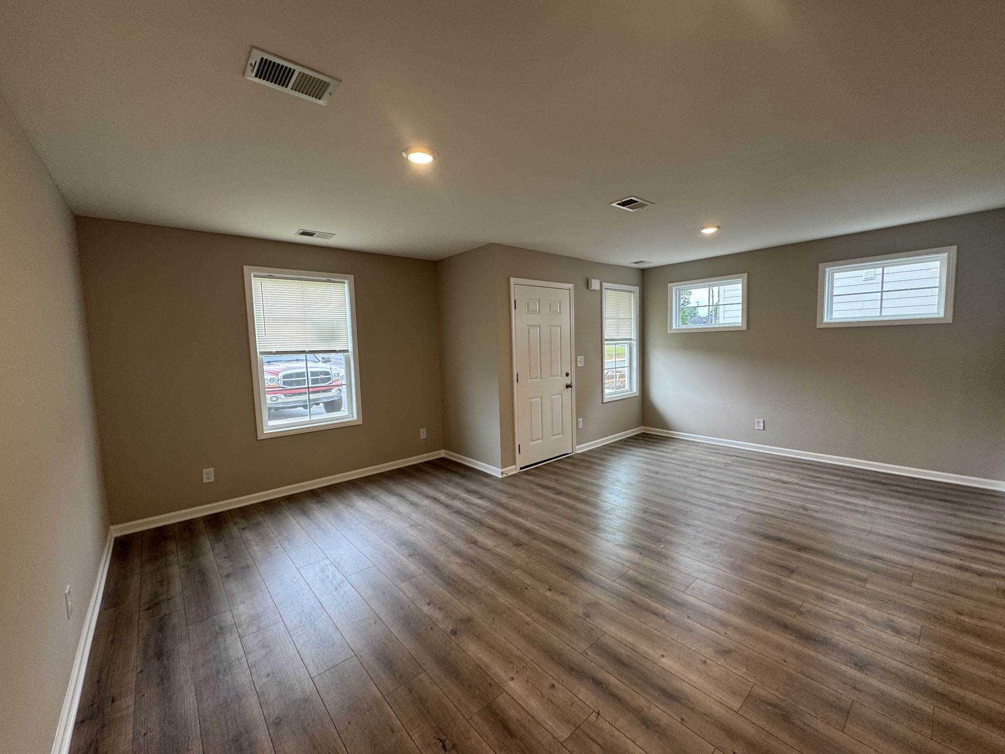 209 Mountaindale Dr Property Photo 4