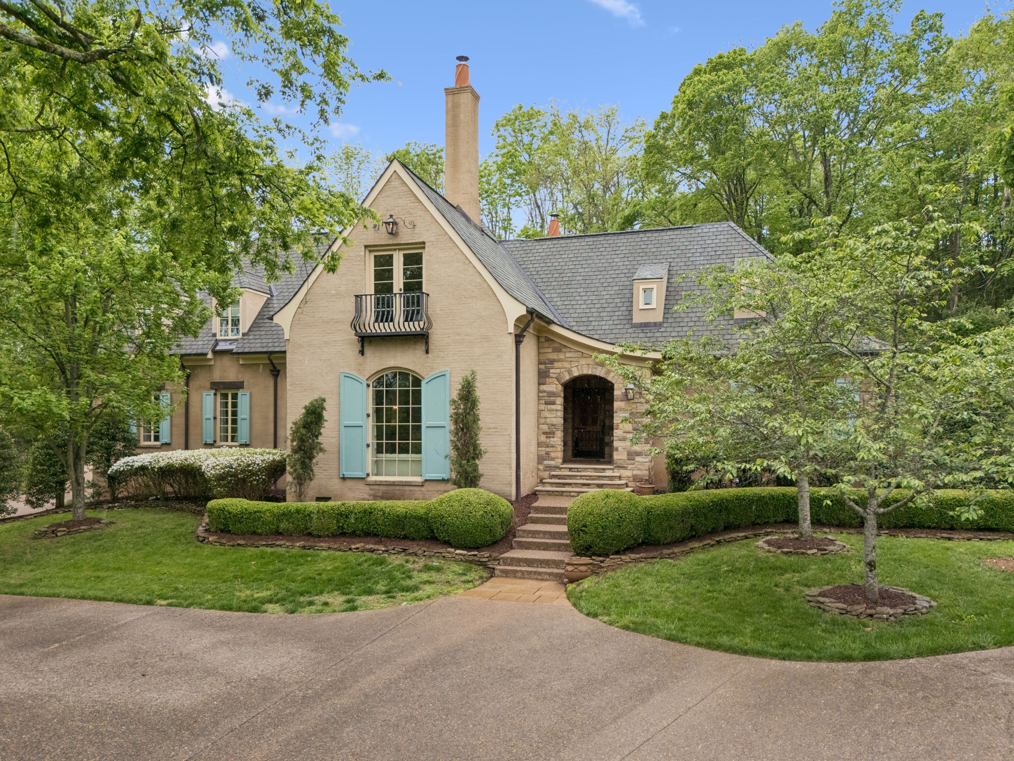 2127 Chickering Property Photo 1