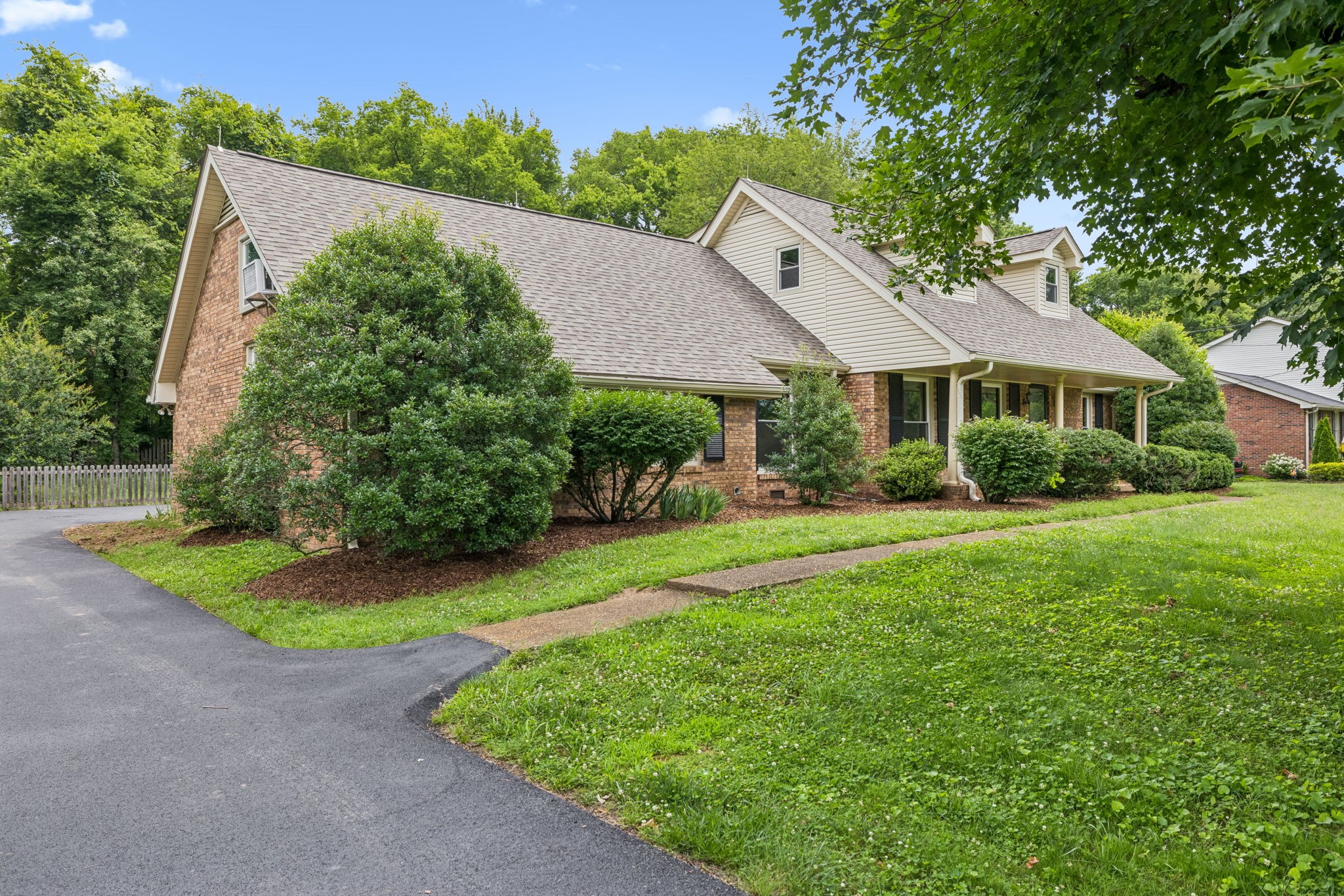 108 Poteat Pl Property Photo 3
