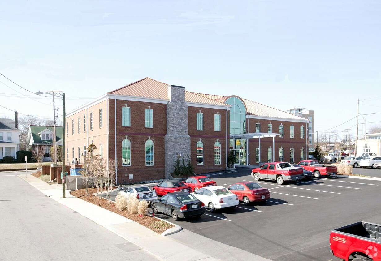 2001 Charlotte Ave Property Photo 2