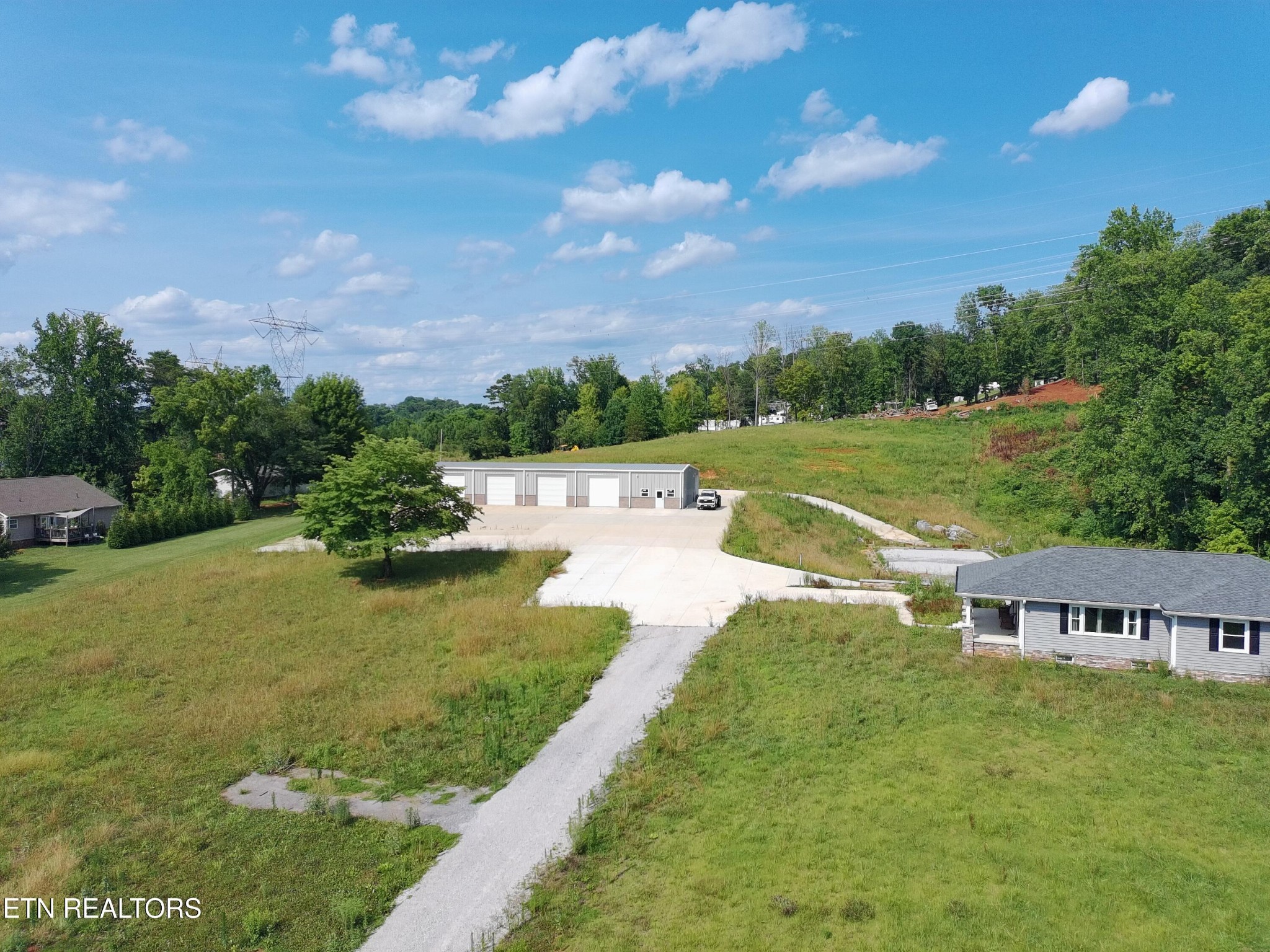 2662 Louisville Rd Property Photo 1
