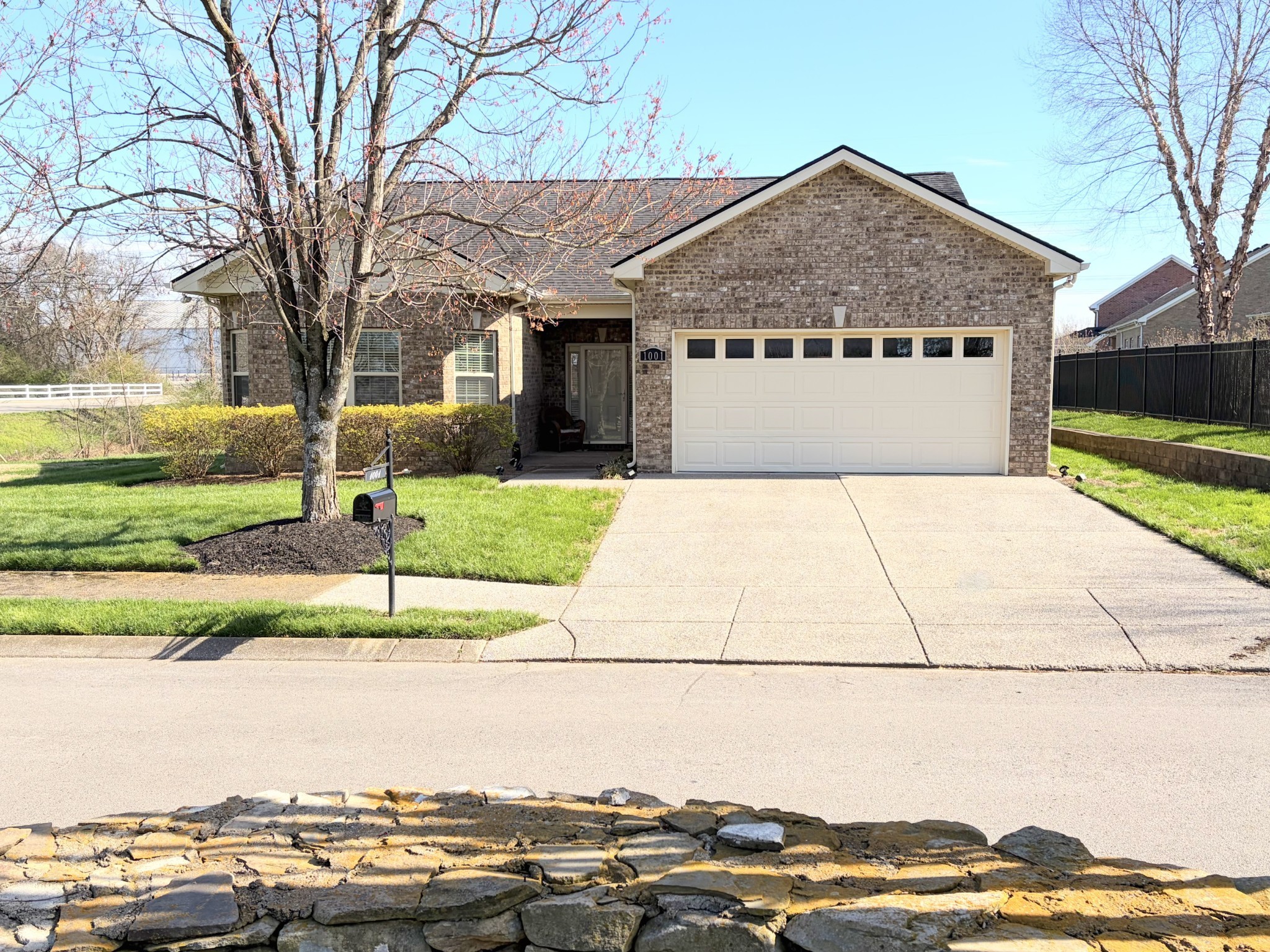 1001 Meadowview Dr