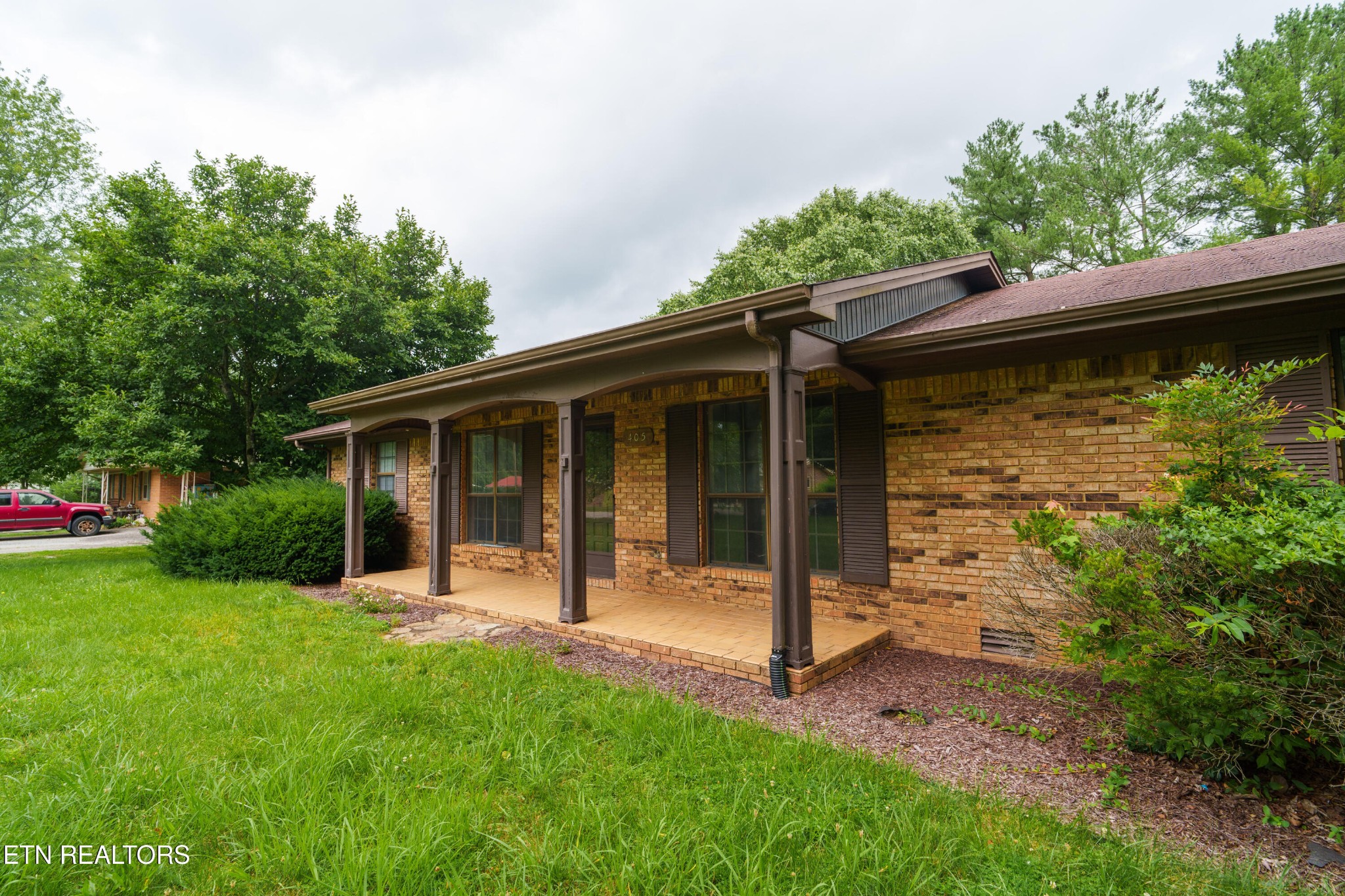 405 Dogleg Drive