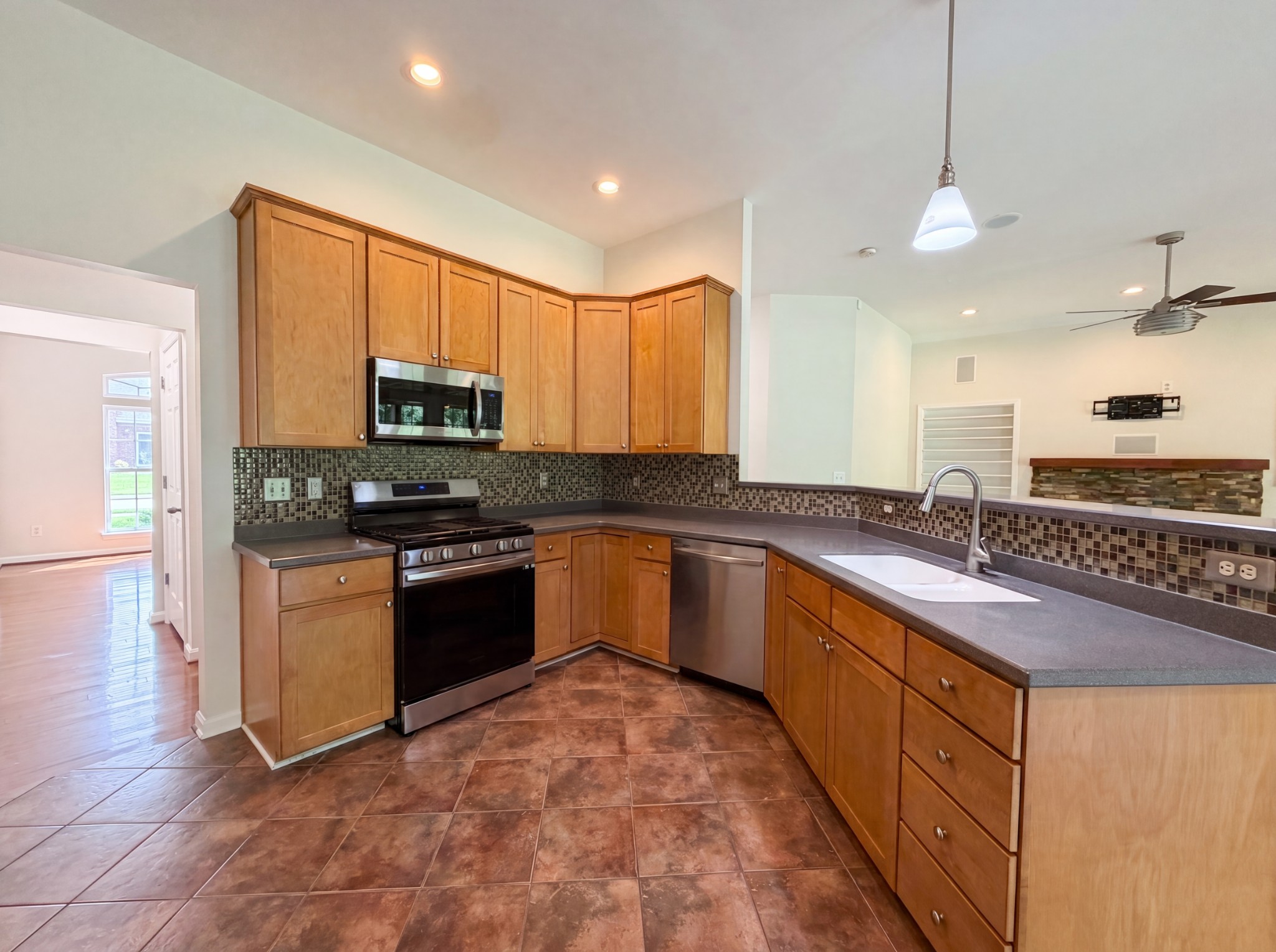 1027 Countess Ln Property Photo 2
