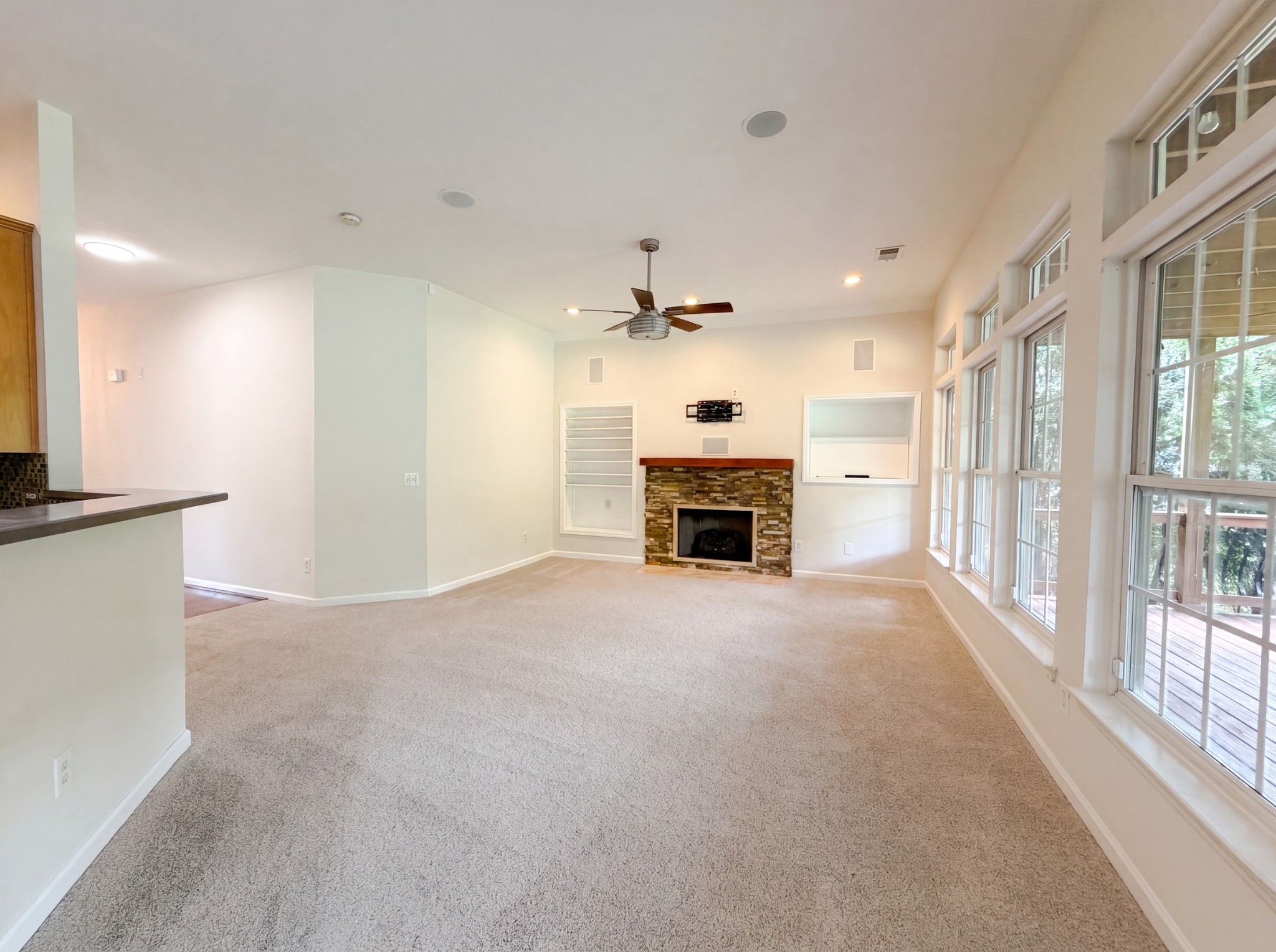 1027 Countess Ln Property Photo 3