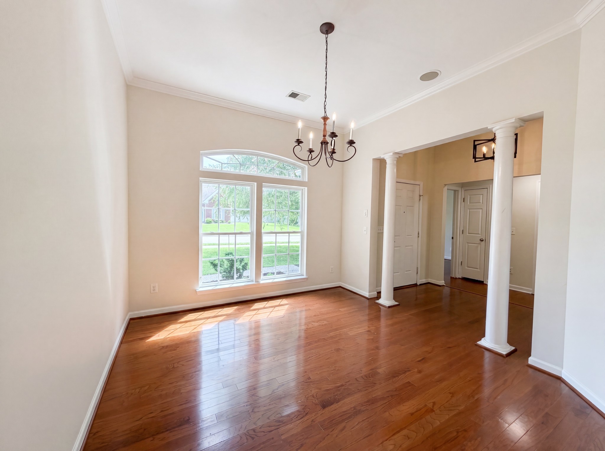 1027 Countess Ln Property Photo 9