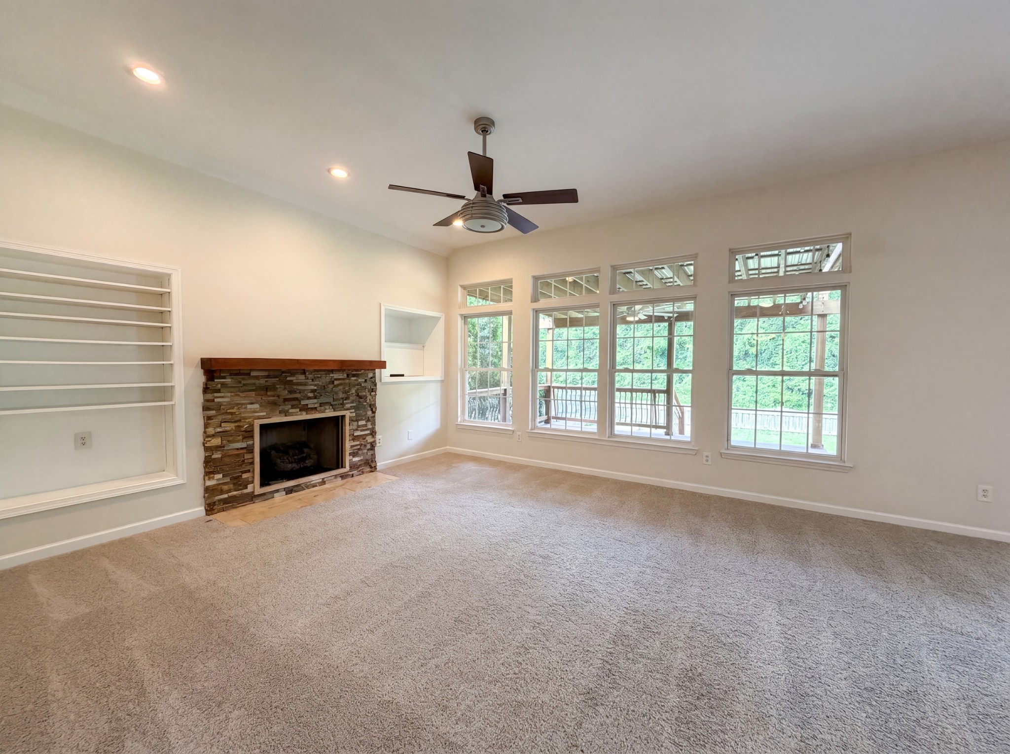 1027 Countess Ln Property Photo 13