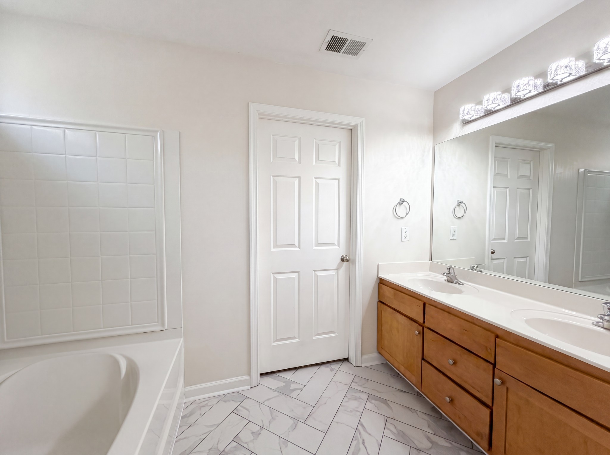 1027 Countess Ln Property Photo 24
