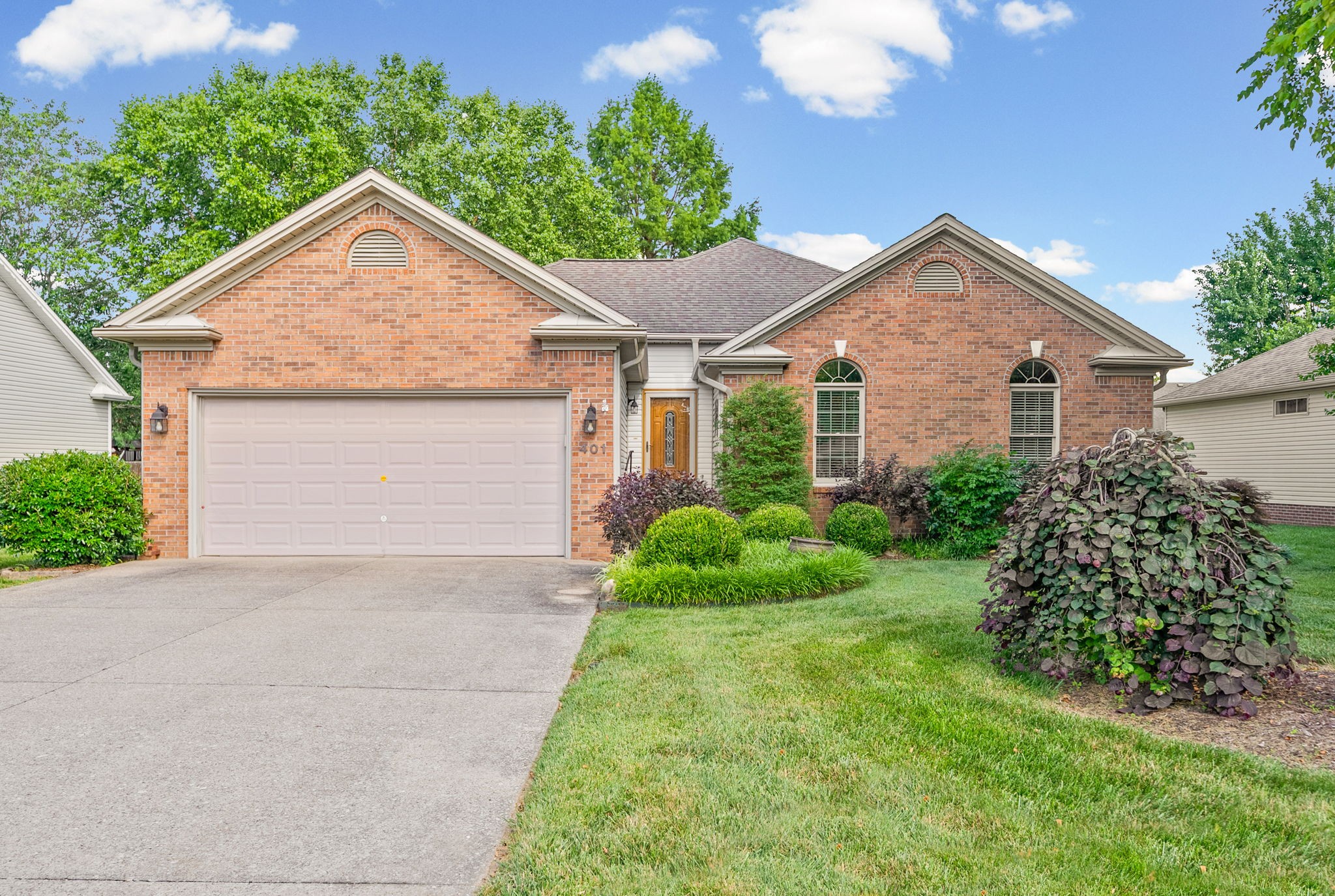 401 Irish Cir Property Photo 1