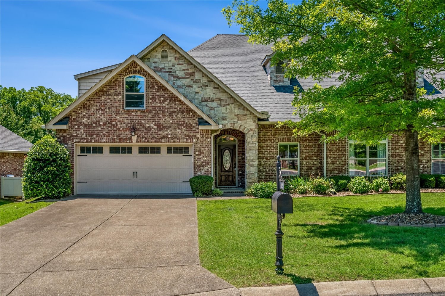 112 Silverstone Ln Property Photo 1