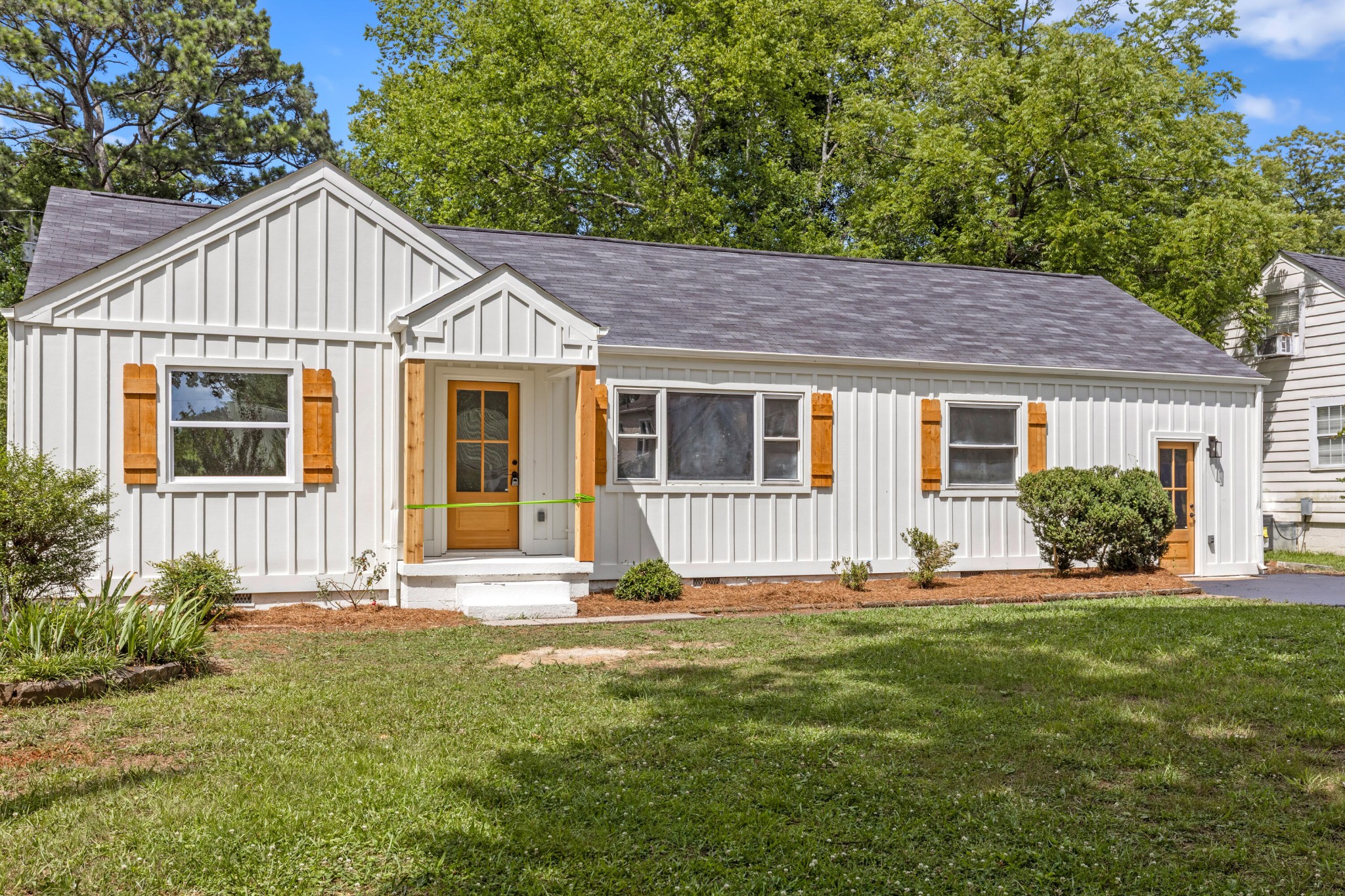 5325 Meadowbrook Lane Property Photo 1