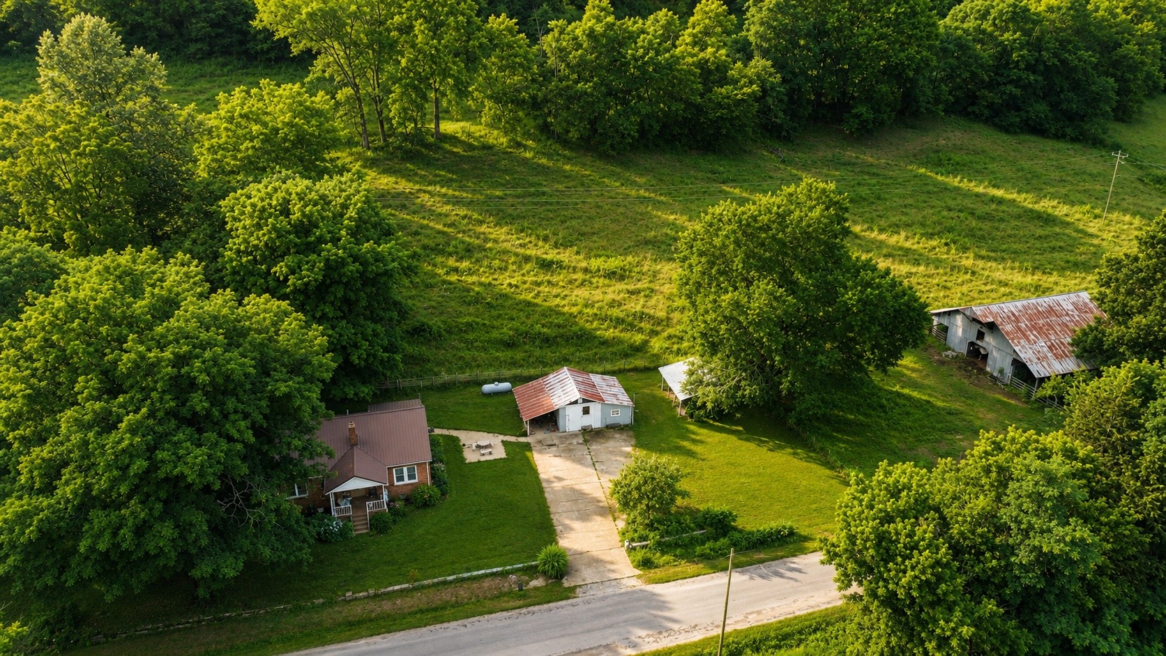 2039 Blackburn Hollow Rd Property Photo 1