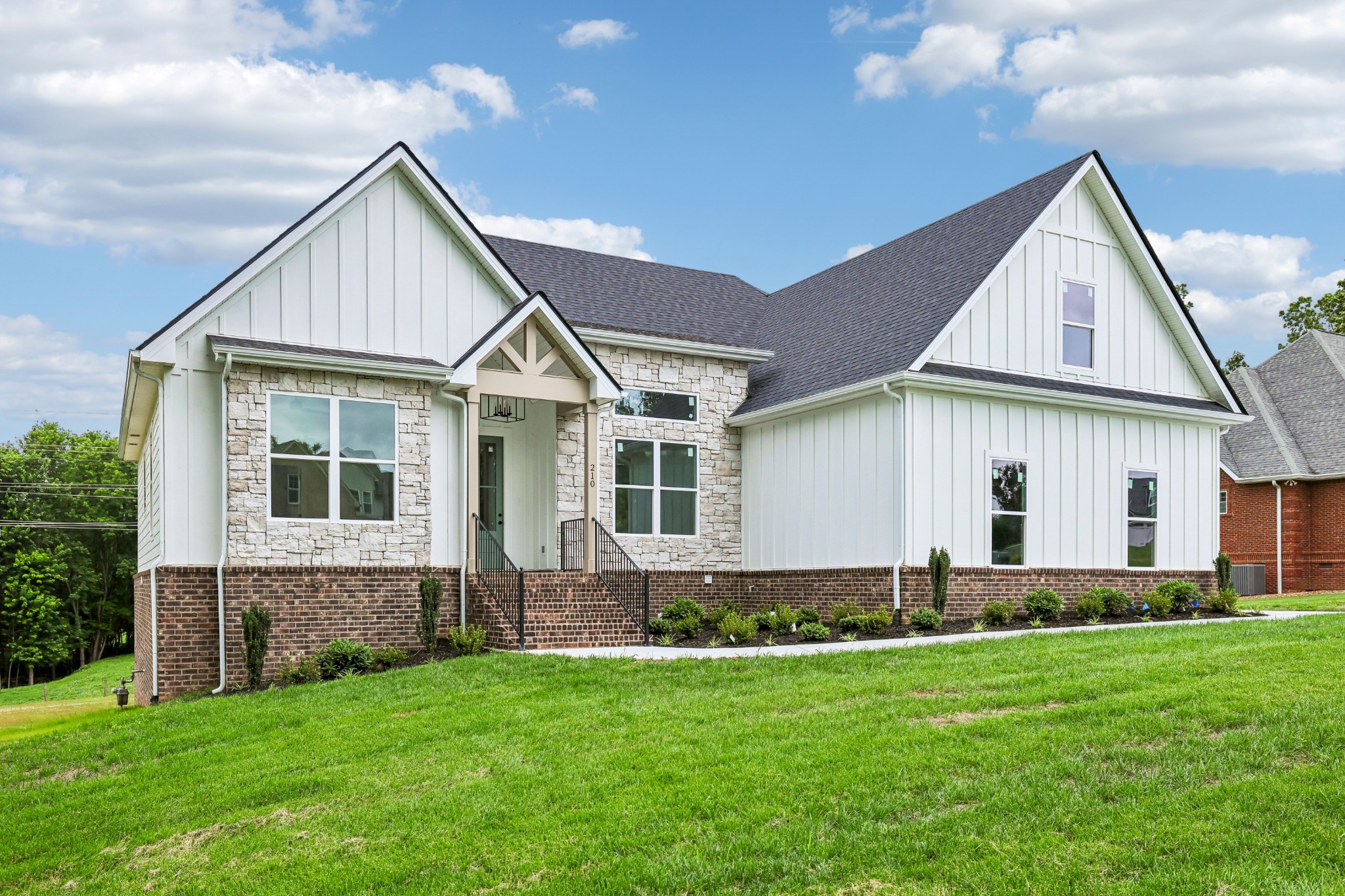 210 Cascade Dr Property Photo 2