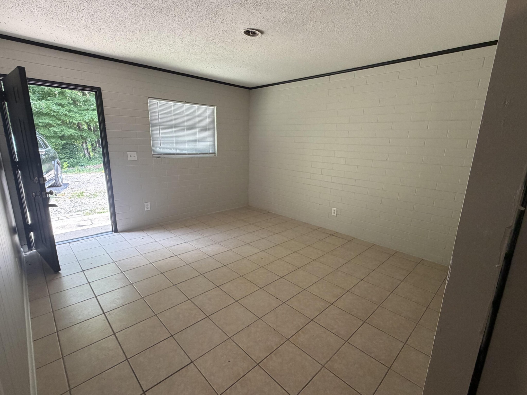 1614 Waring Road, Nw Property Photo 3