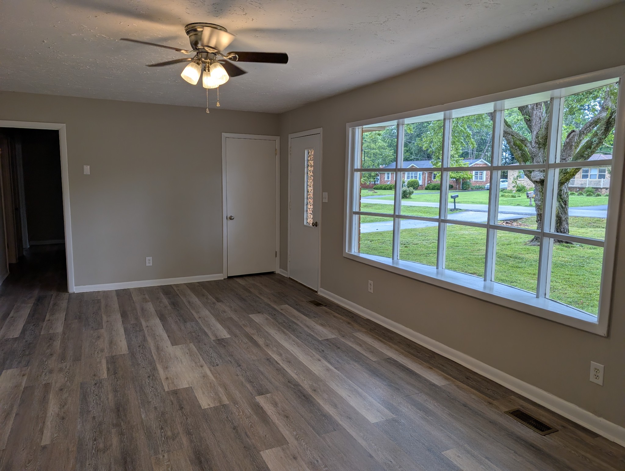 114 Bel Aire Dr Property Photo 3