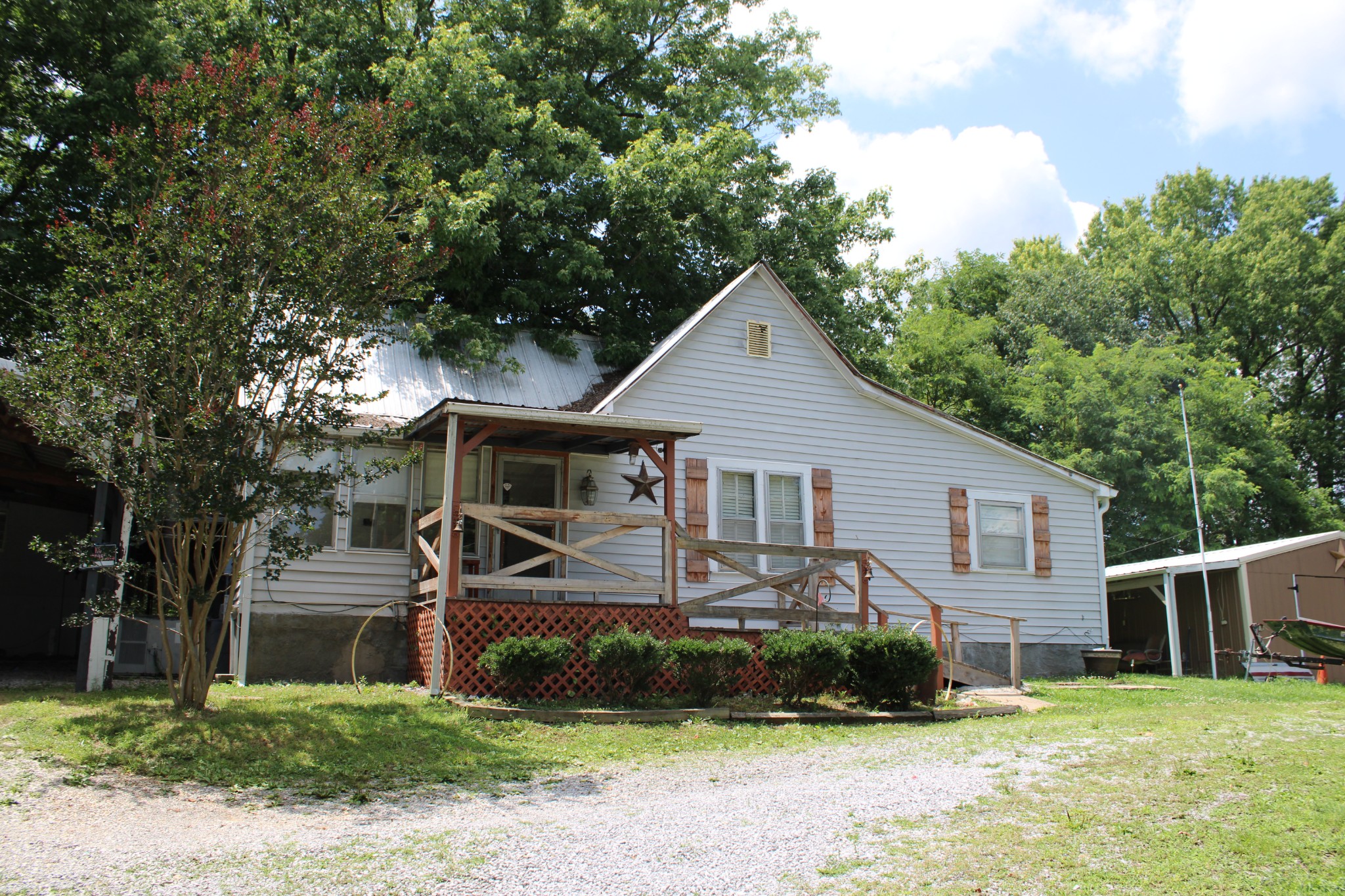 93 W Green Hill Rd Property Photo 1
