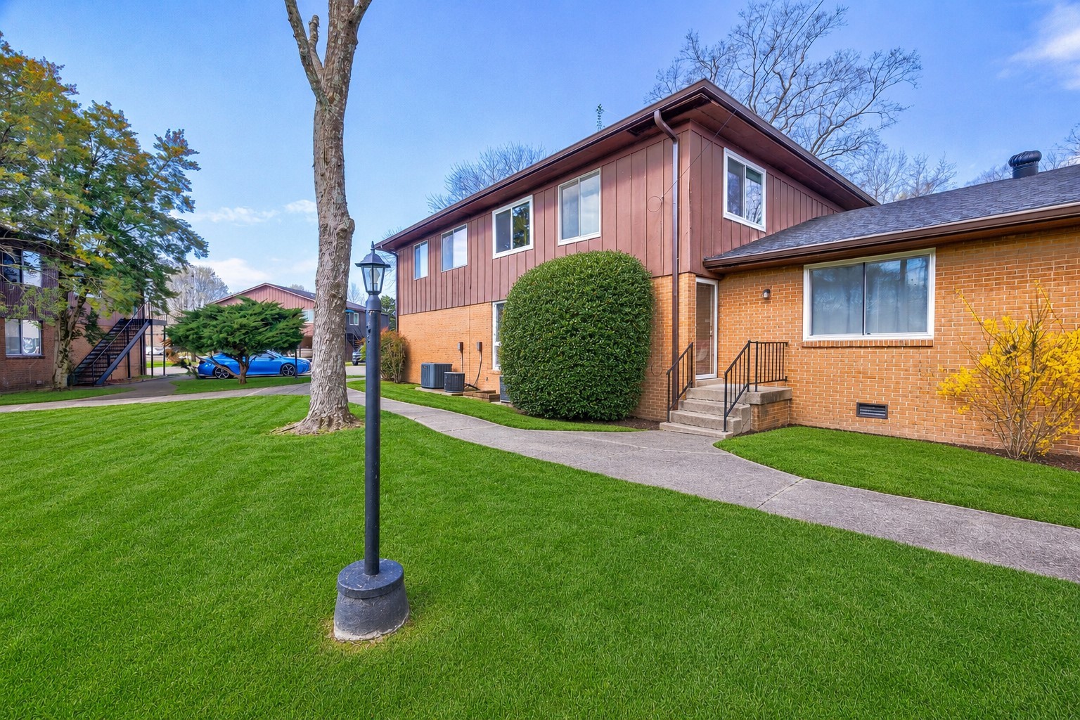 250 Donna Dr
