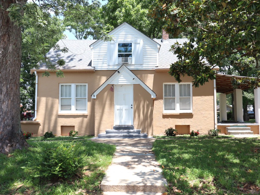 408 2nd St Property Photo 1