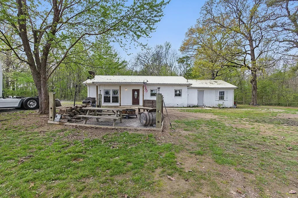 12 Dukes Ln Property Photo 2