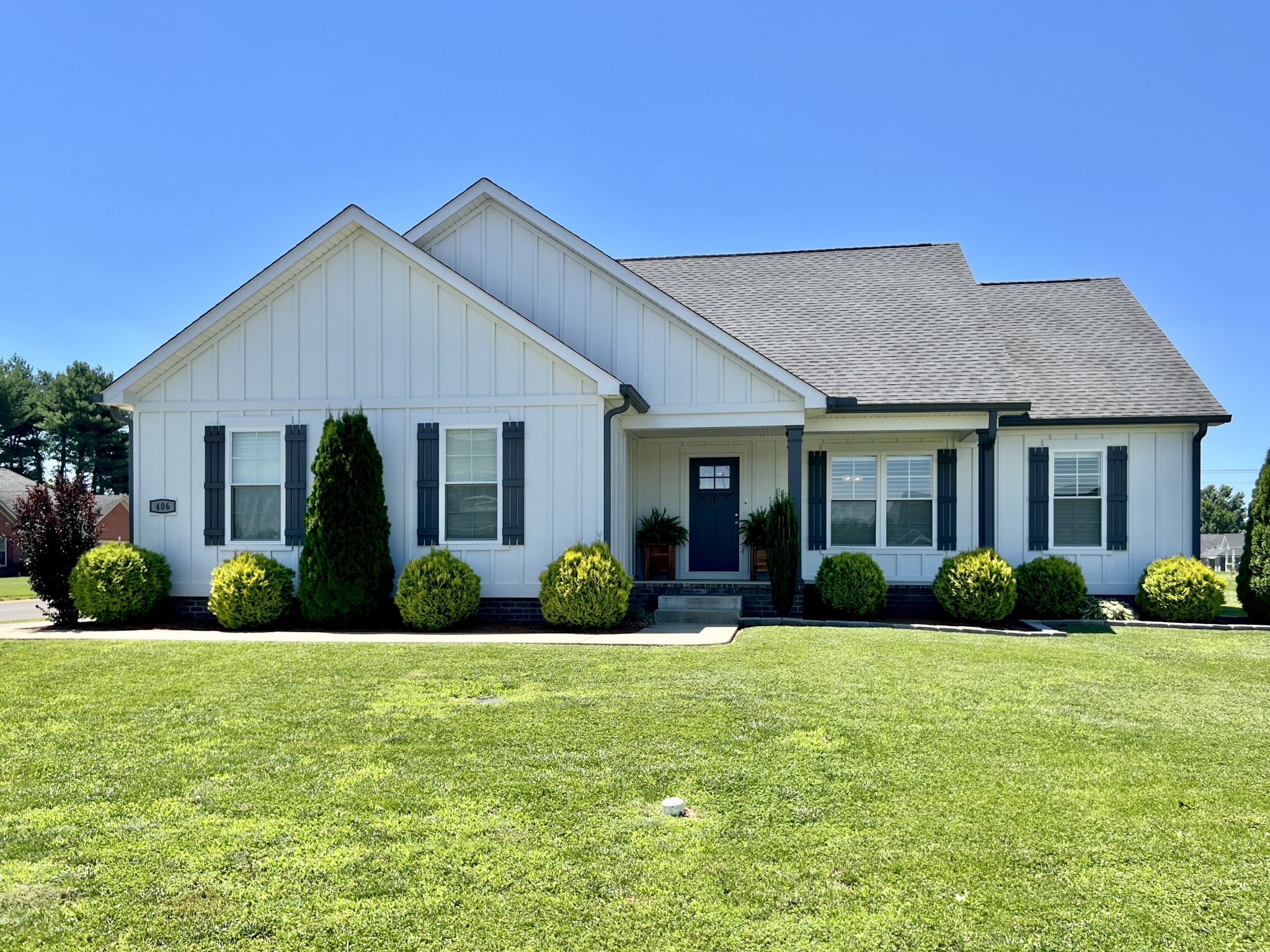 406 Retreat Way Property Photo 1