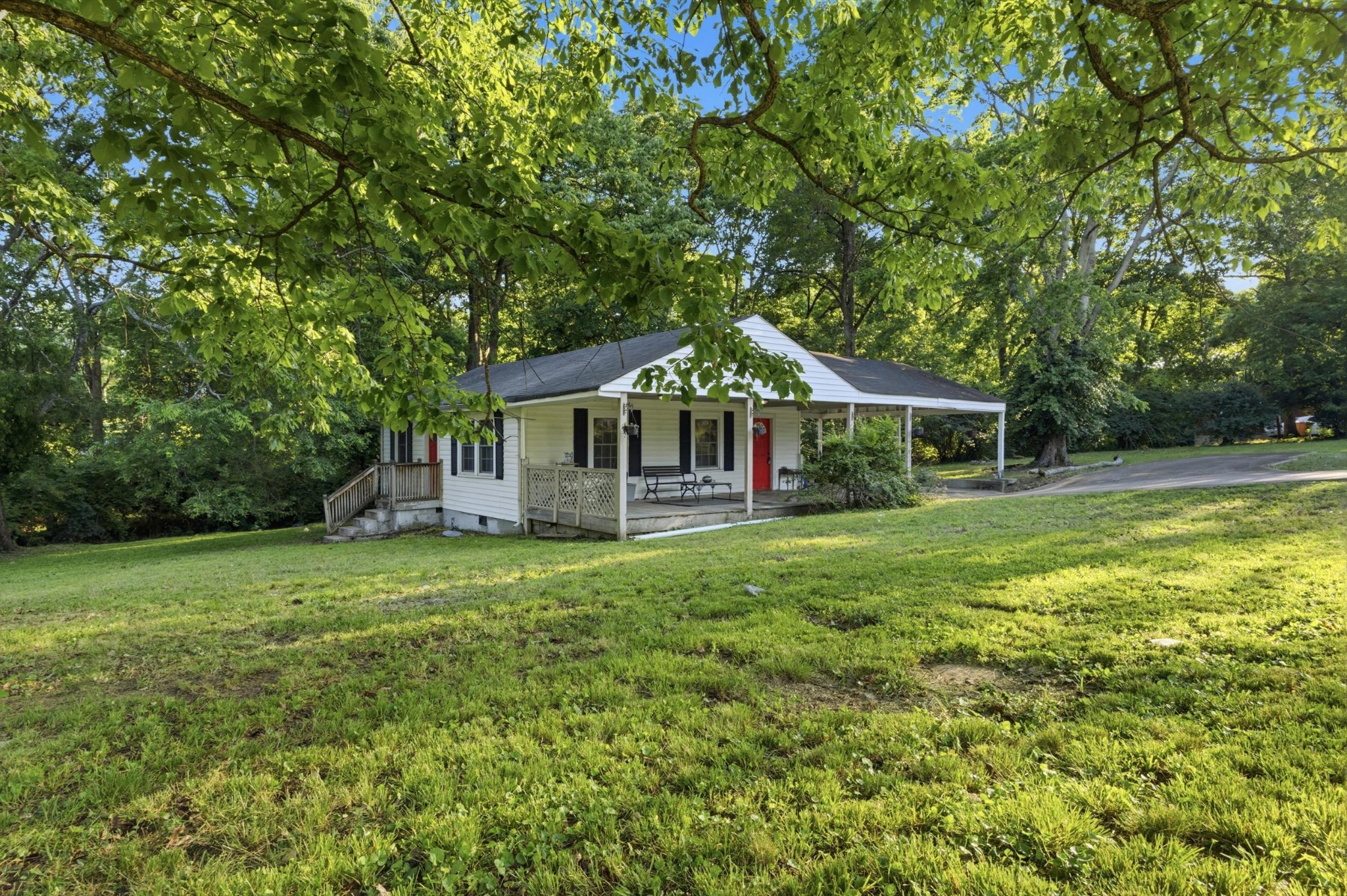 123 Larchmont Dr