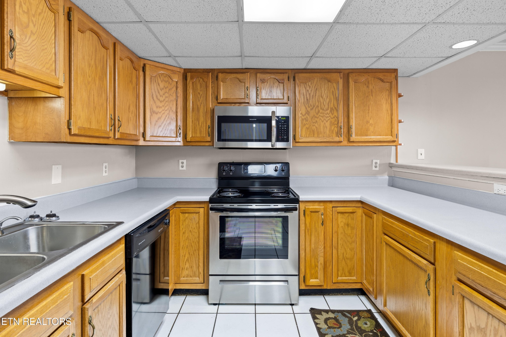 111 Regal Tower Property Photo 2