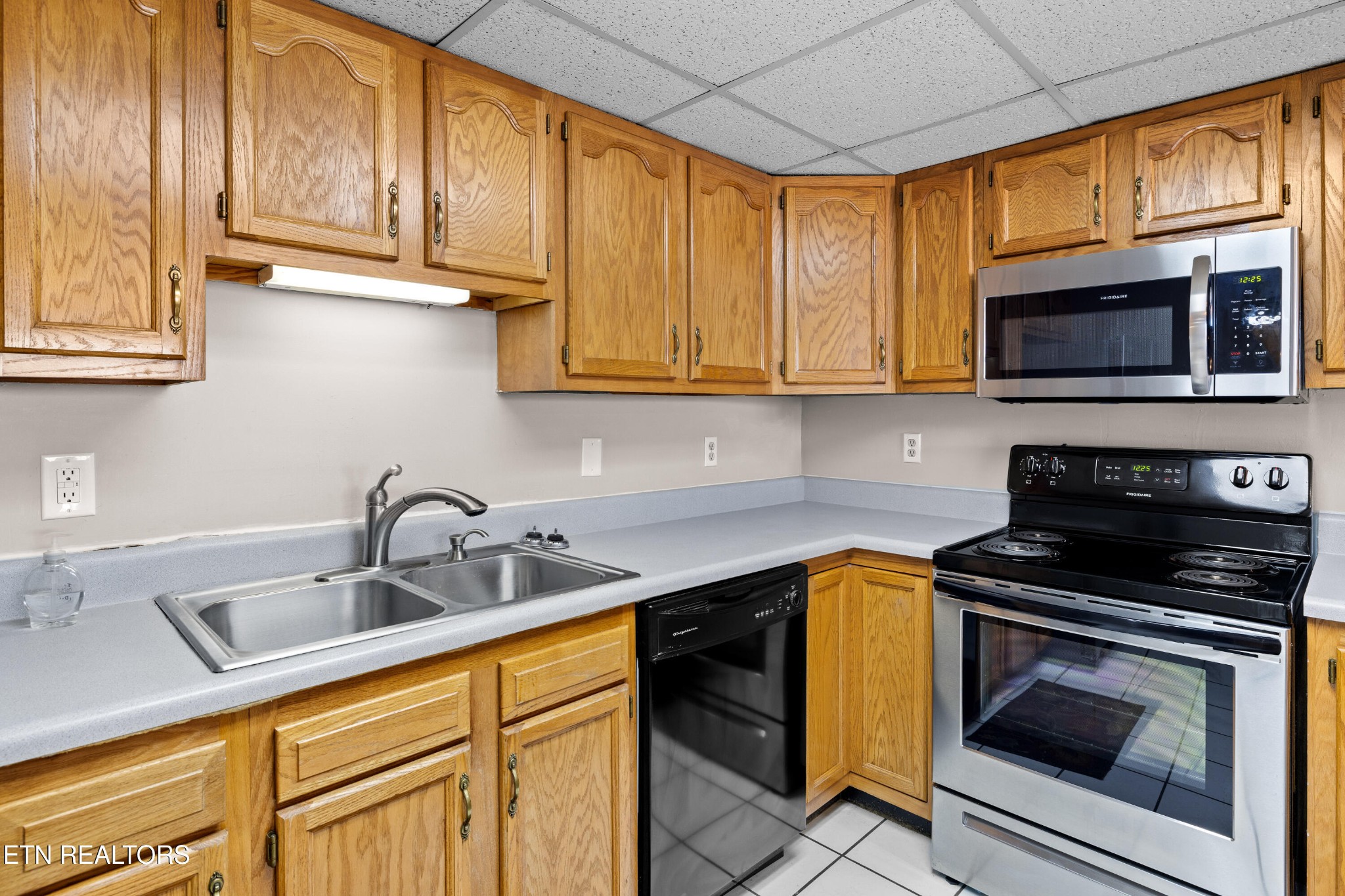 111 Regal Tower Property Photo 6