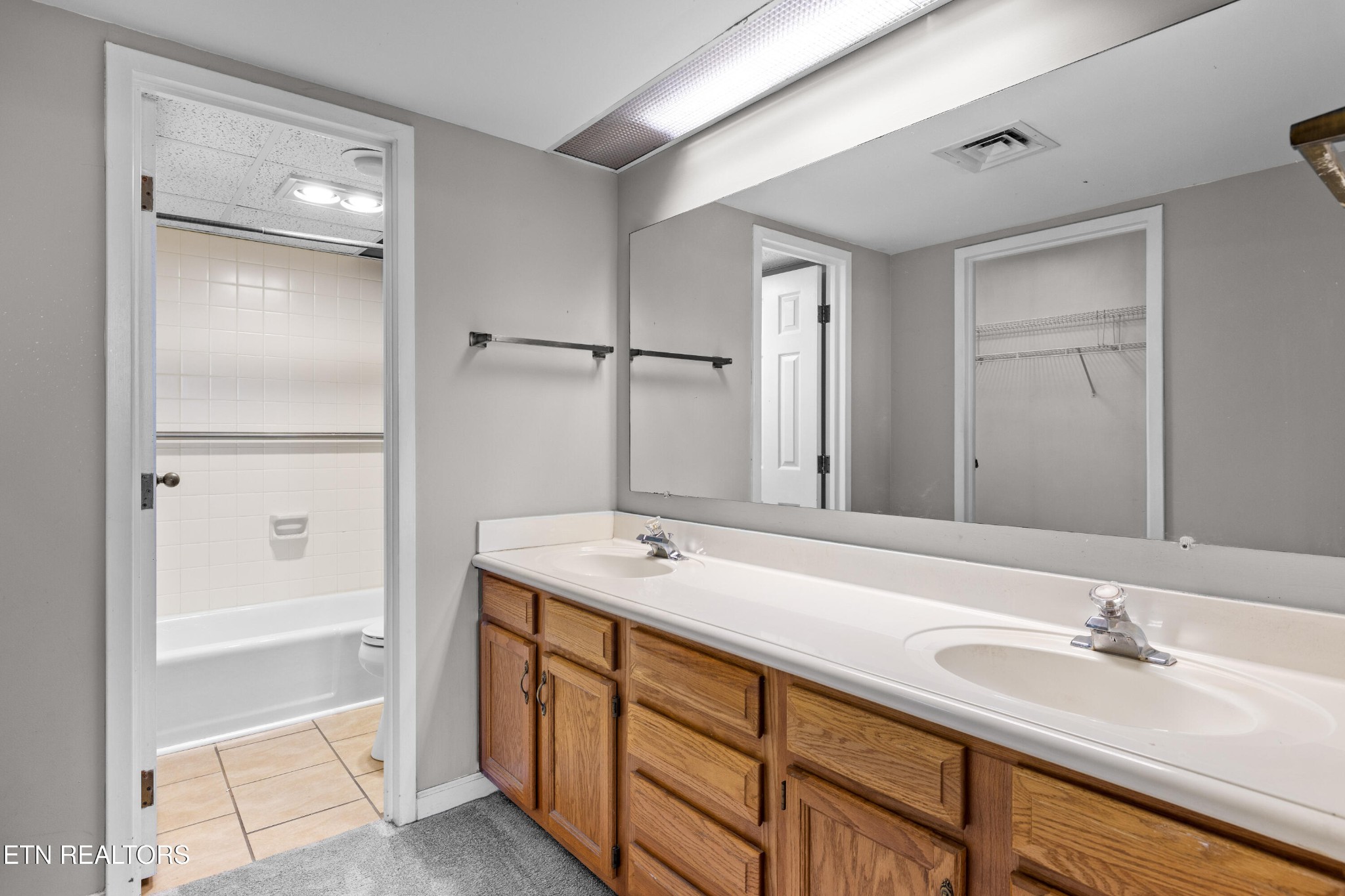 111 Regal Tower Property Photo 10