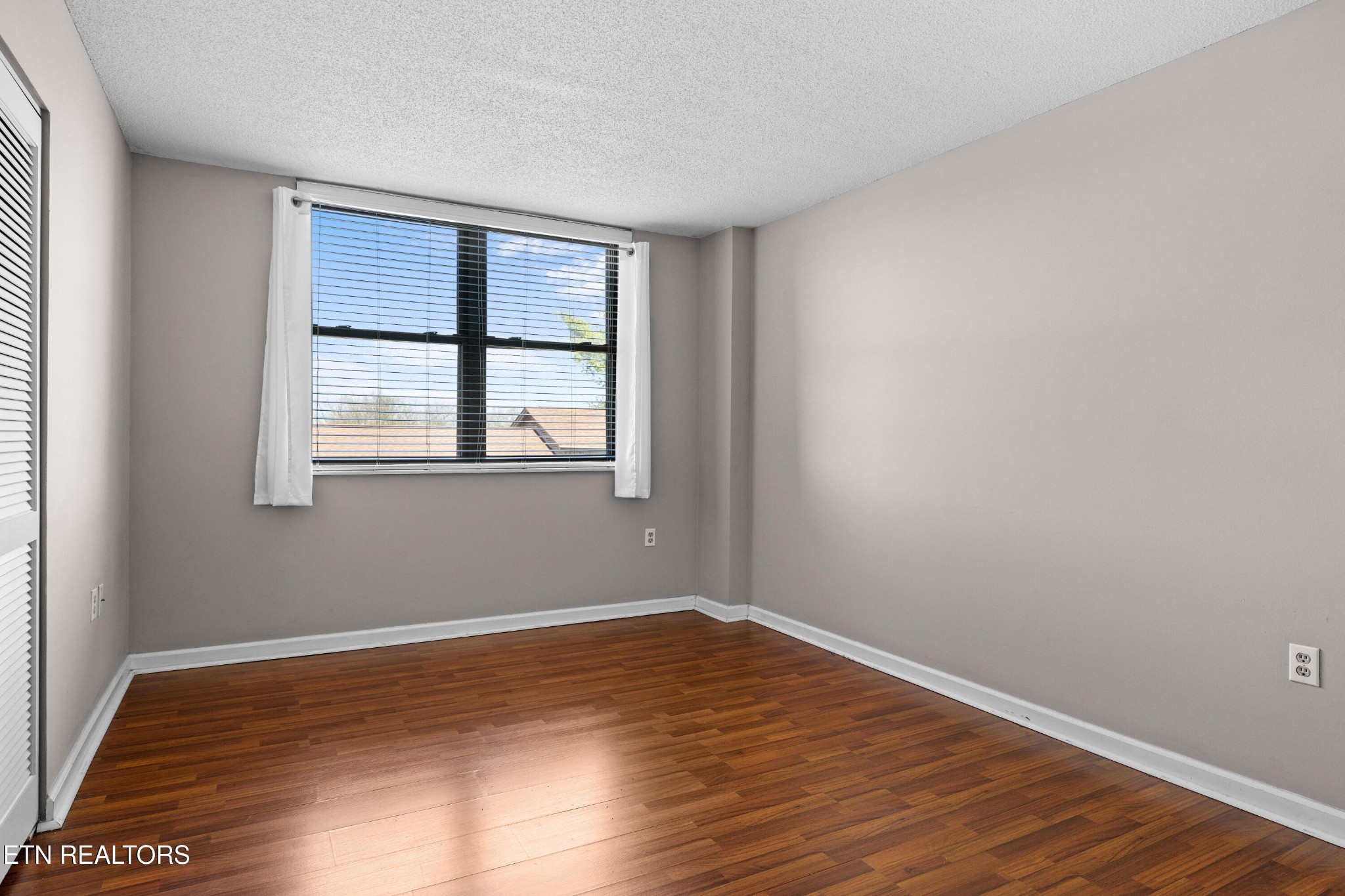 111 Regal Tower Property Photo 15
