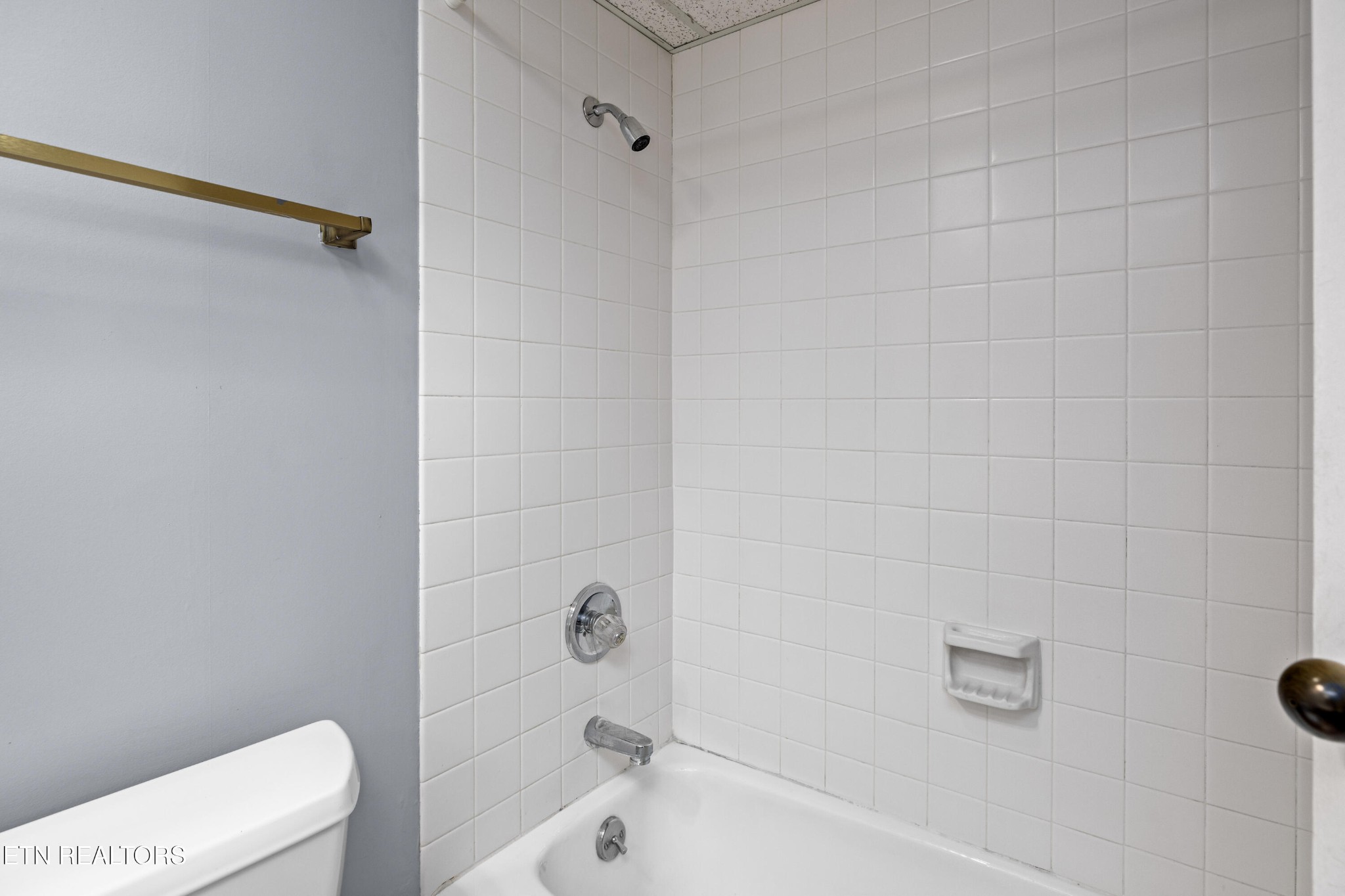 111 Regal Tower Property Photo 16