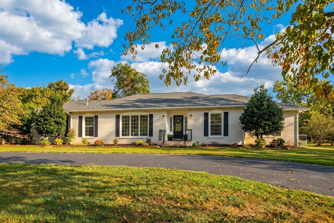 109 Knoll Ln Property Photo 1