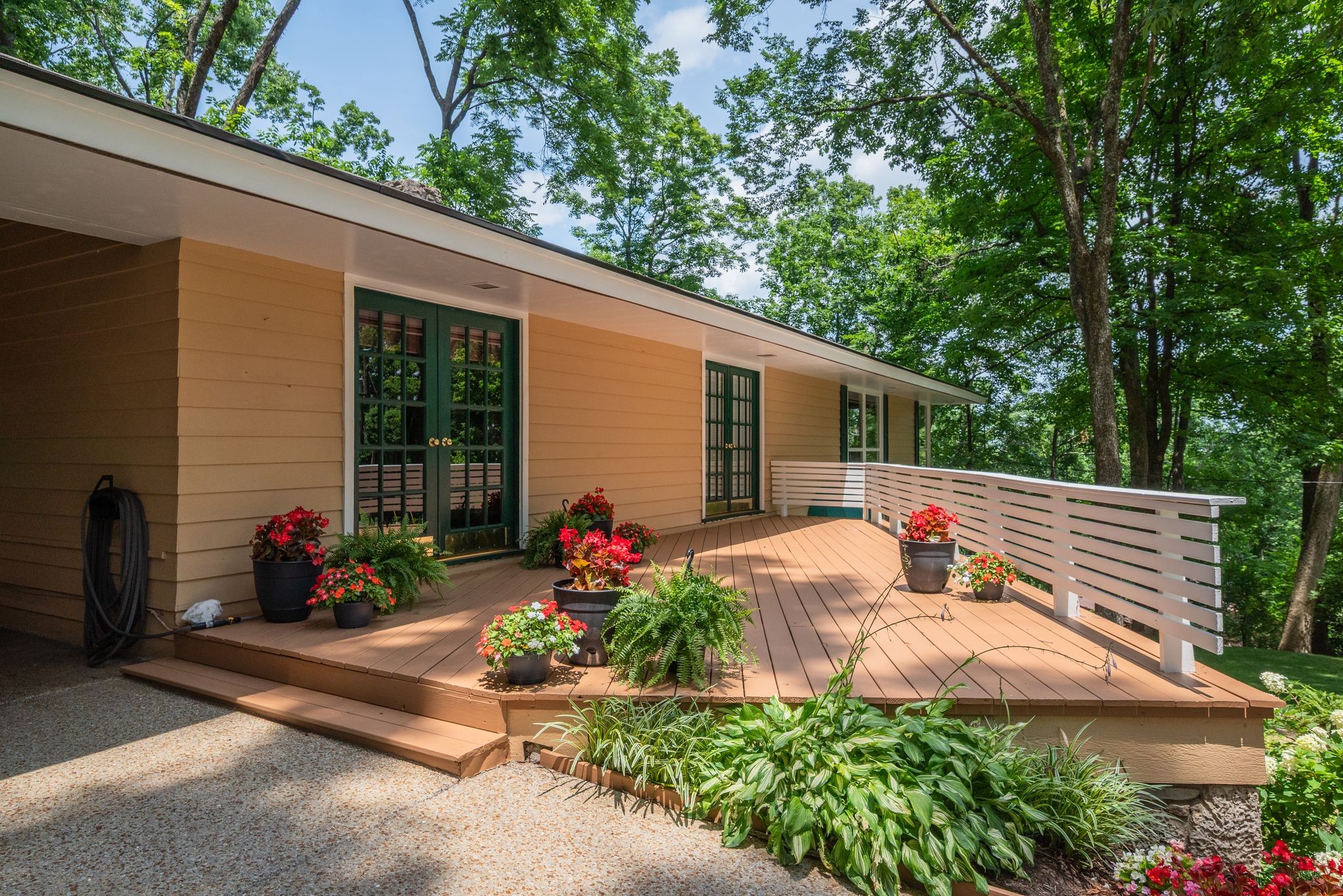 945 Forest Acres Ct Property Photo 4