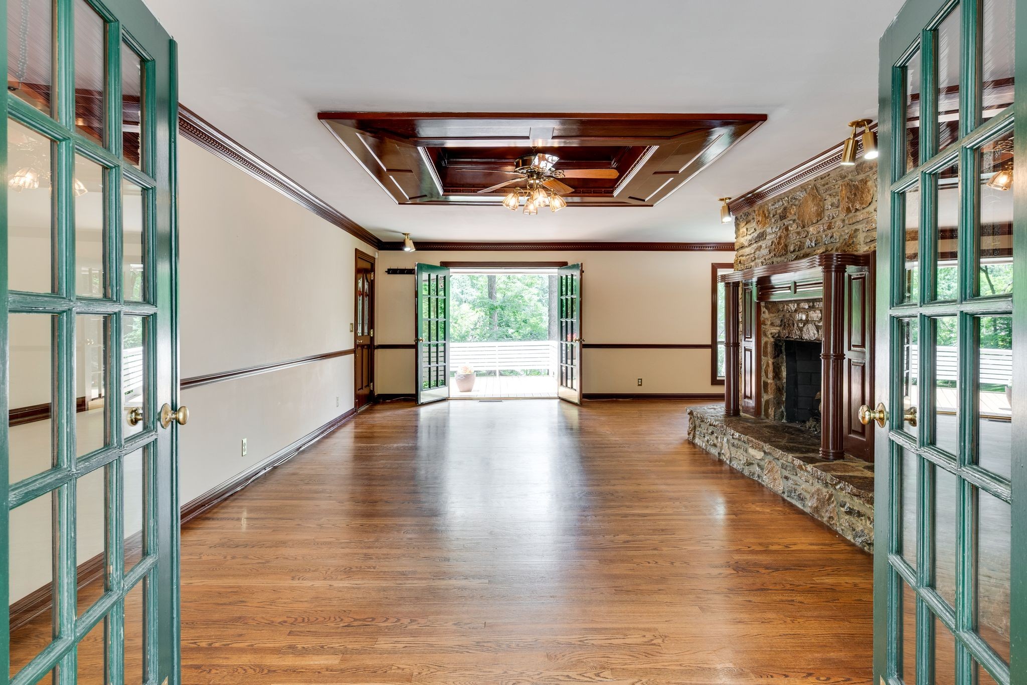 945 Forest Acres Ct Property Photo 8