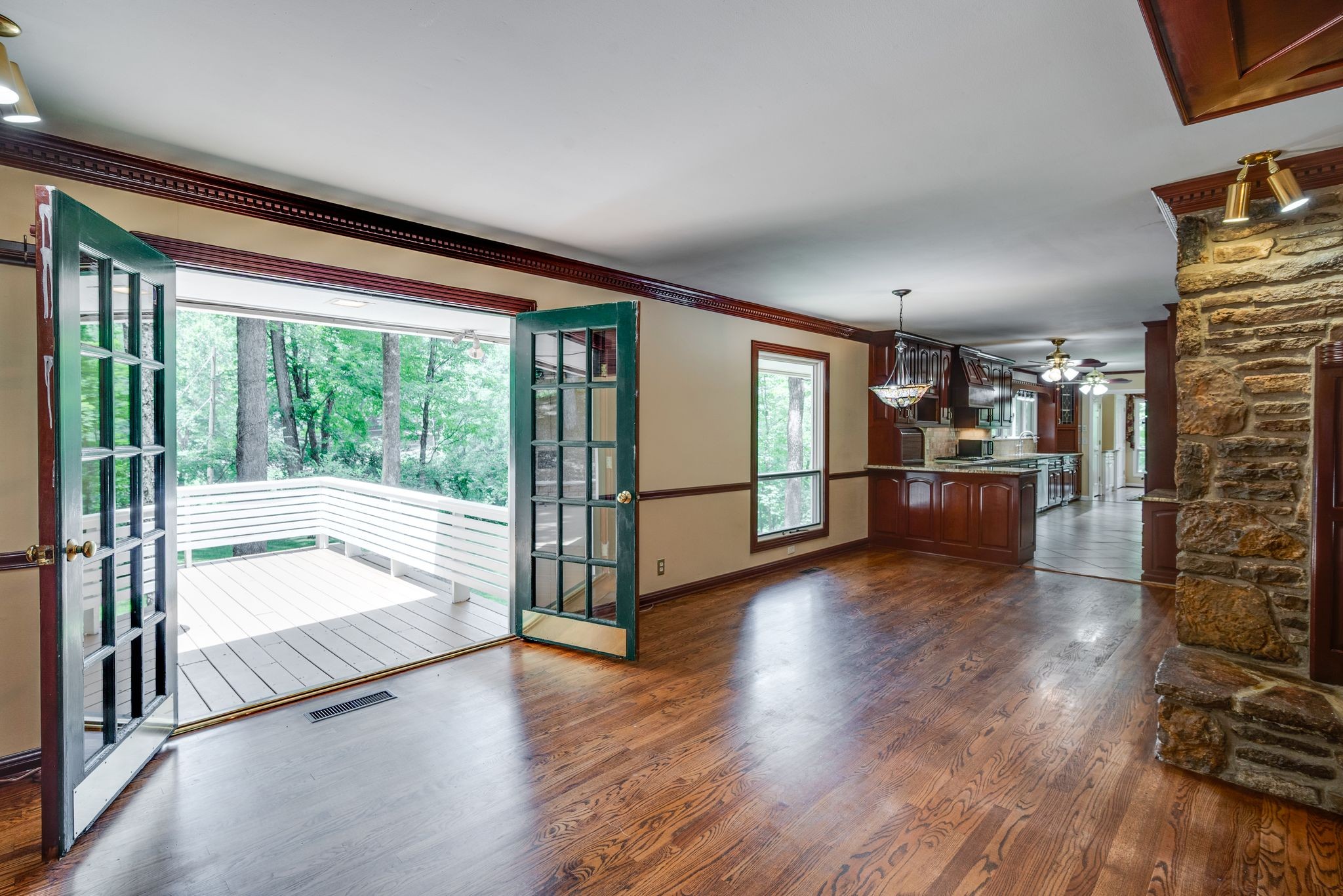 945 Forest Acres Ct Property Photo 9