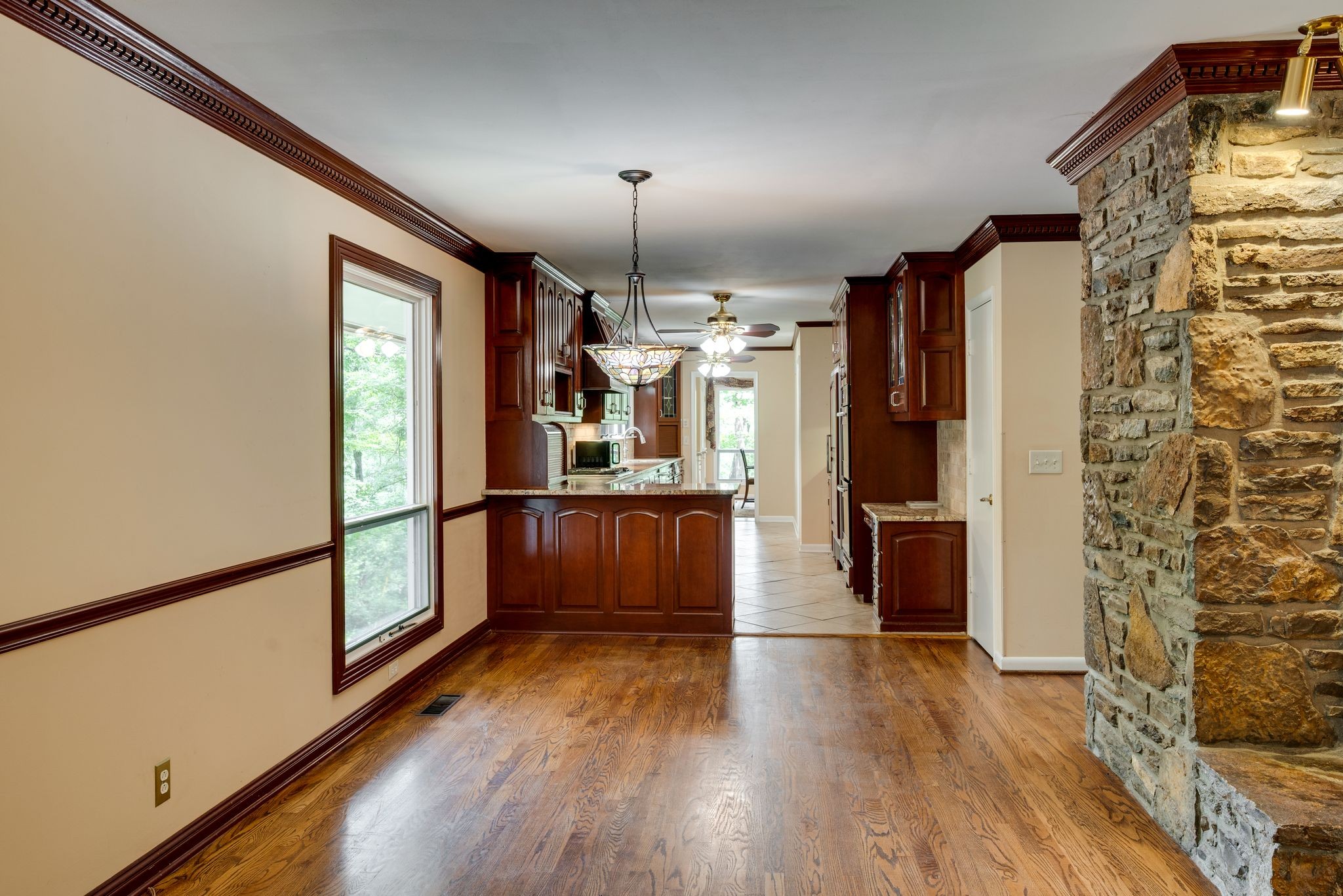 945 Forest Acres Ct Property Photo 10