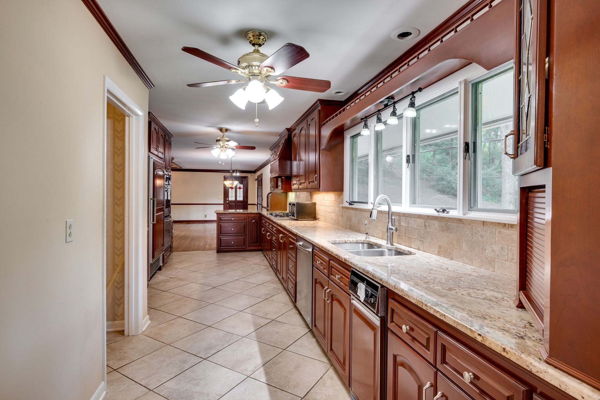 945 Forest Acres Ct Property Photo 13