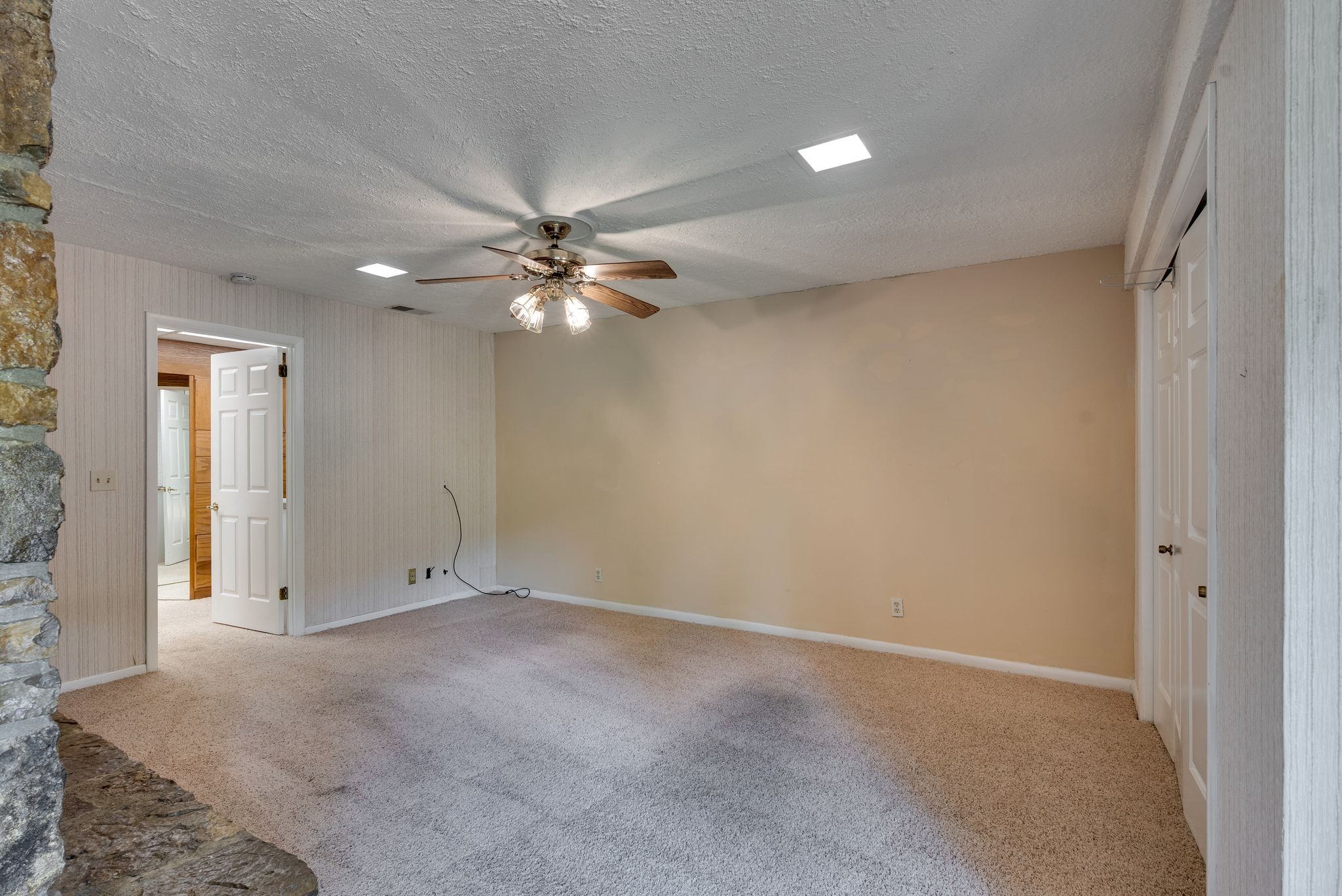 945 Forest Acres Ct Property Photo 33