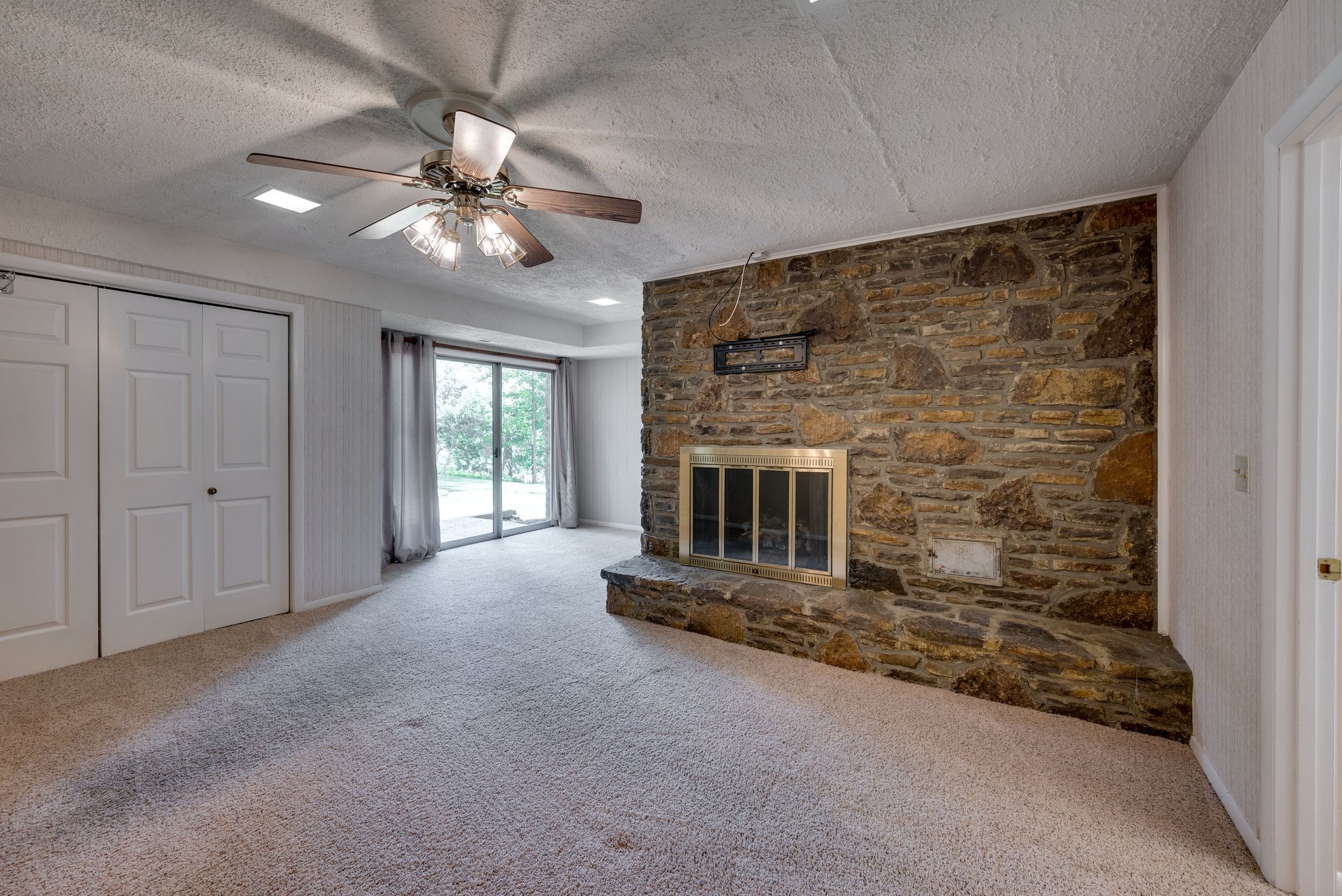 945 Forest Acres Ct Property Photo 34