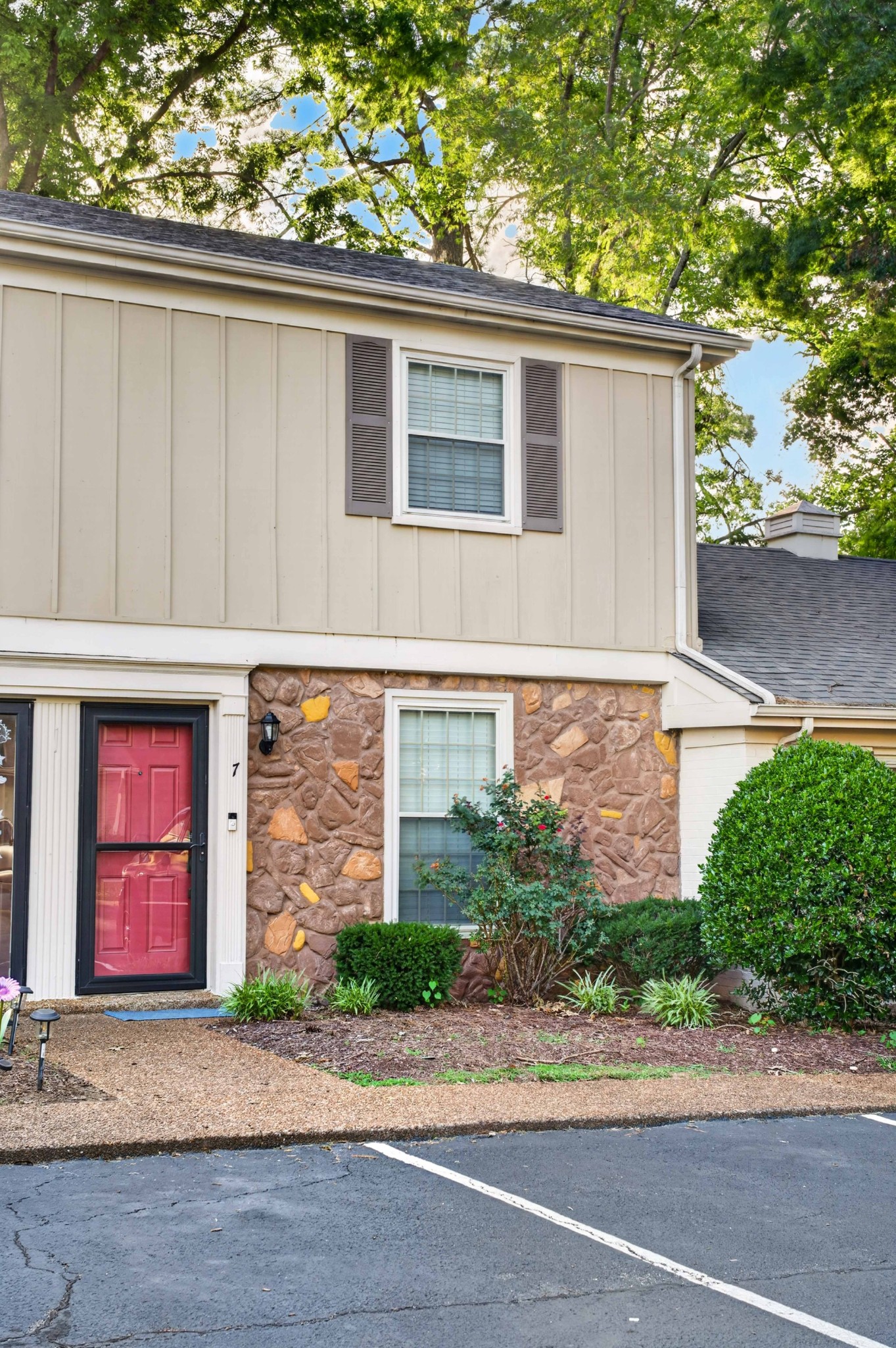 1011 Murfreesboro Rd Property Photo 3
