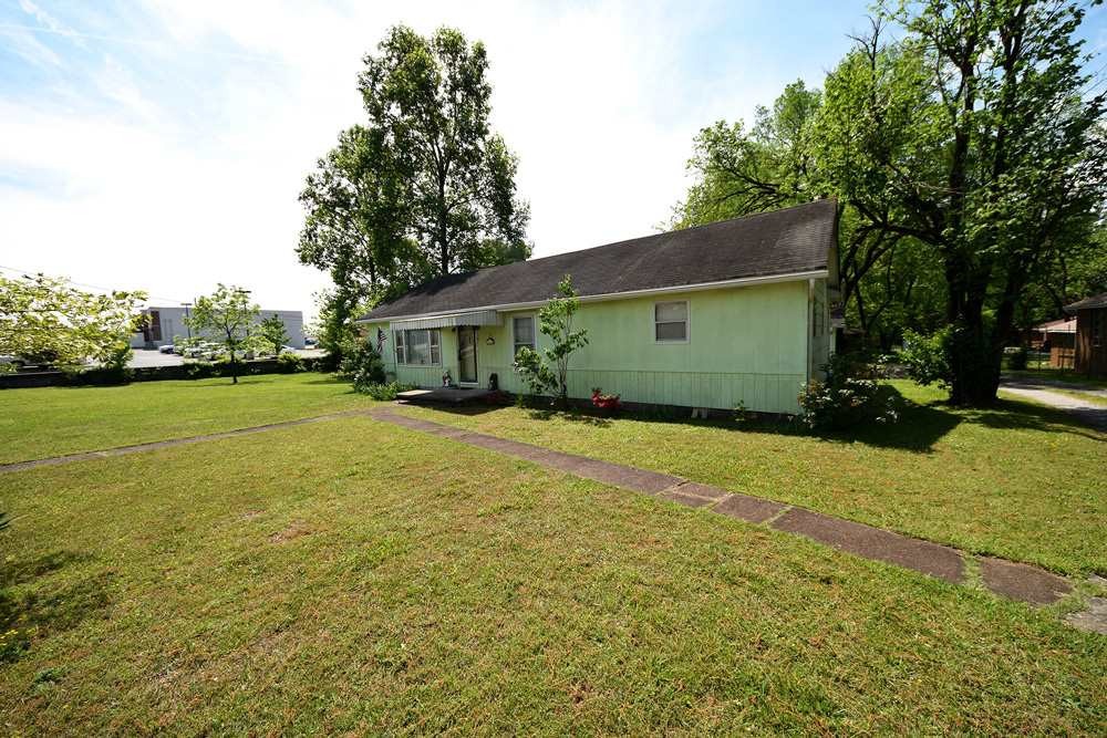7306 Igou Gap Road Property Photo 1