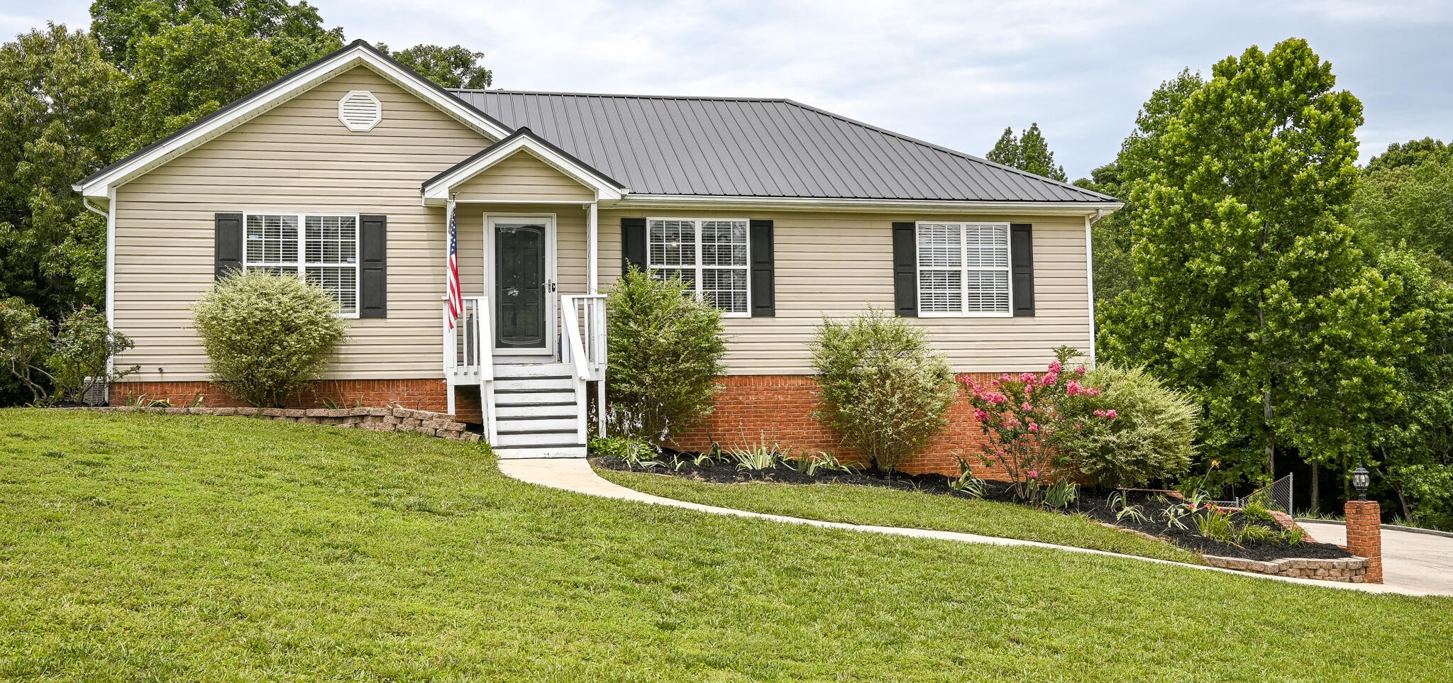 2214 N Fork Drive Property Photo 4
