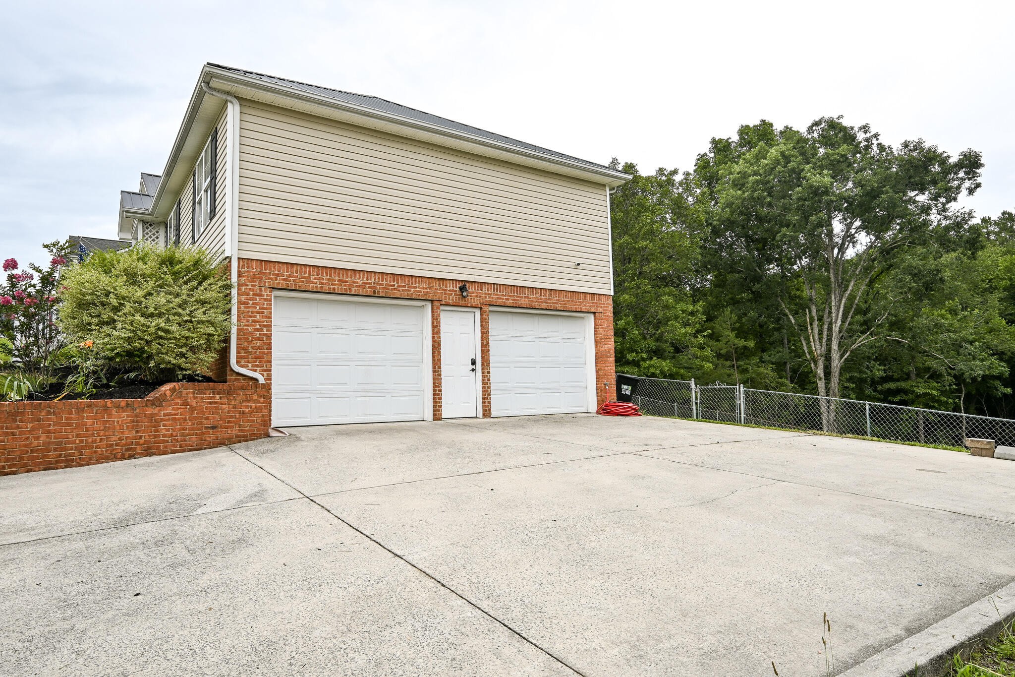 2214 N Fork Drive Property Photo 6
